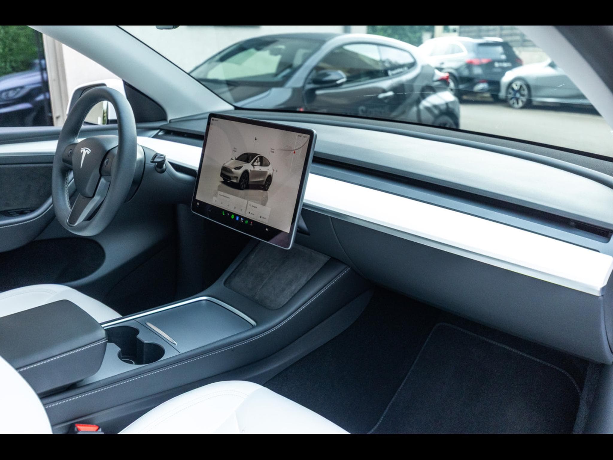 Tesla Model Y LONG RANGE DUAL MOTOR AWD I AUTOPILOT (2024) - Photo 13