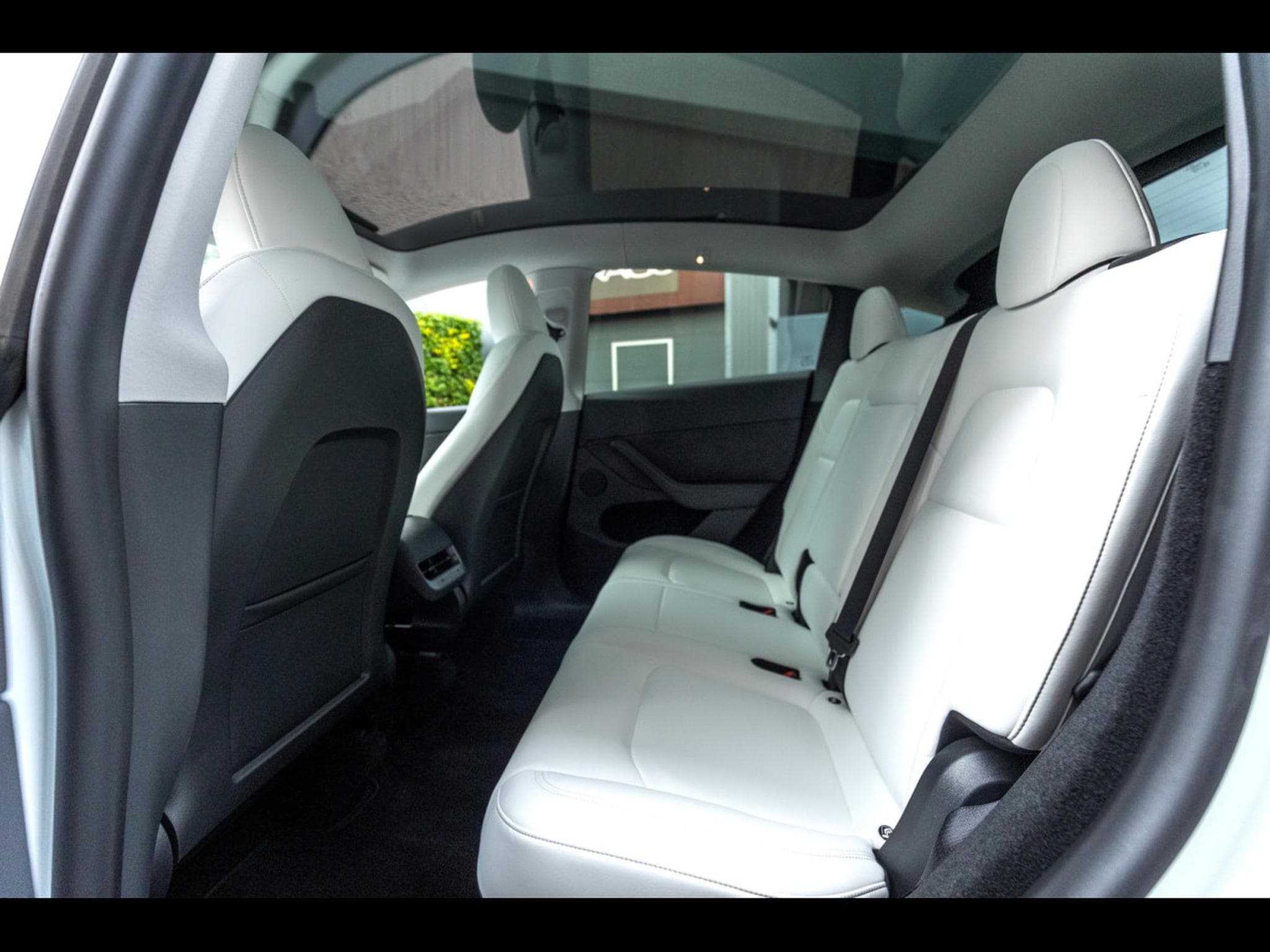 Tesla Model Y LONG RANGE DUAL MOTOR AWD I AUTOPILOT (2024) - Photo 14
