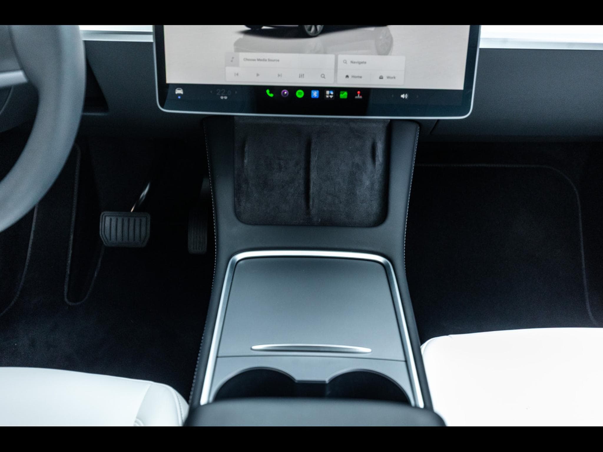Tesla Model Y LONG RANGE DUAL MOTOR AWD I AUTOPILOT (2024) - Photo 21