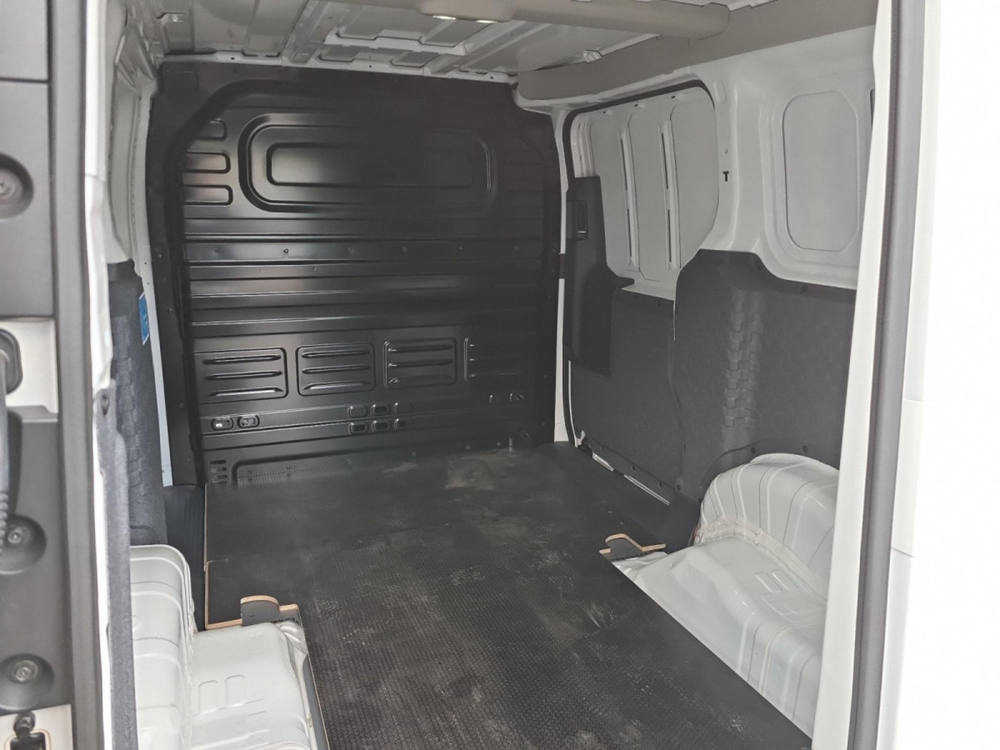 Kia PV5 Cargo Plus 71.2 kWh (2026) - Photo 16