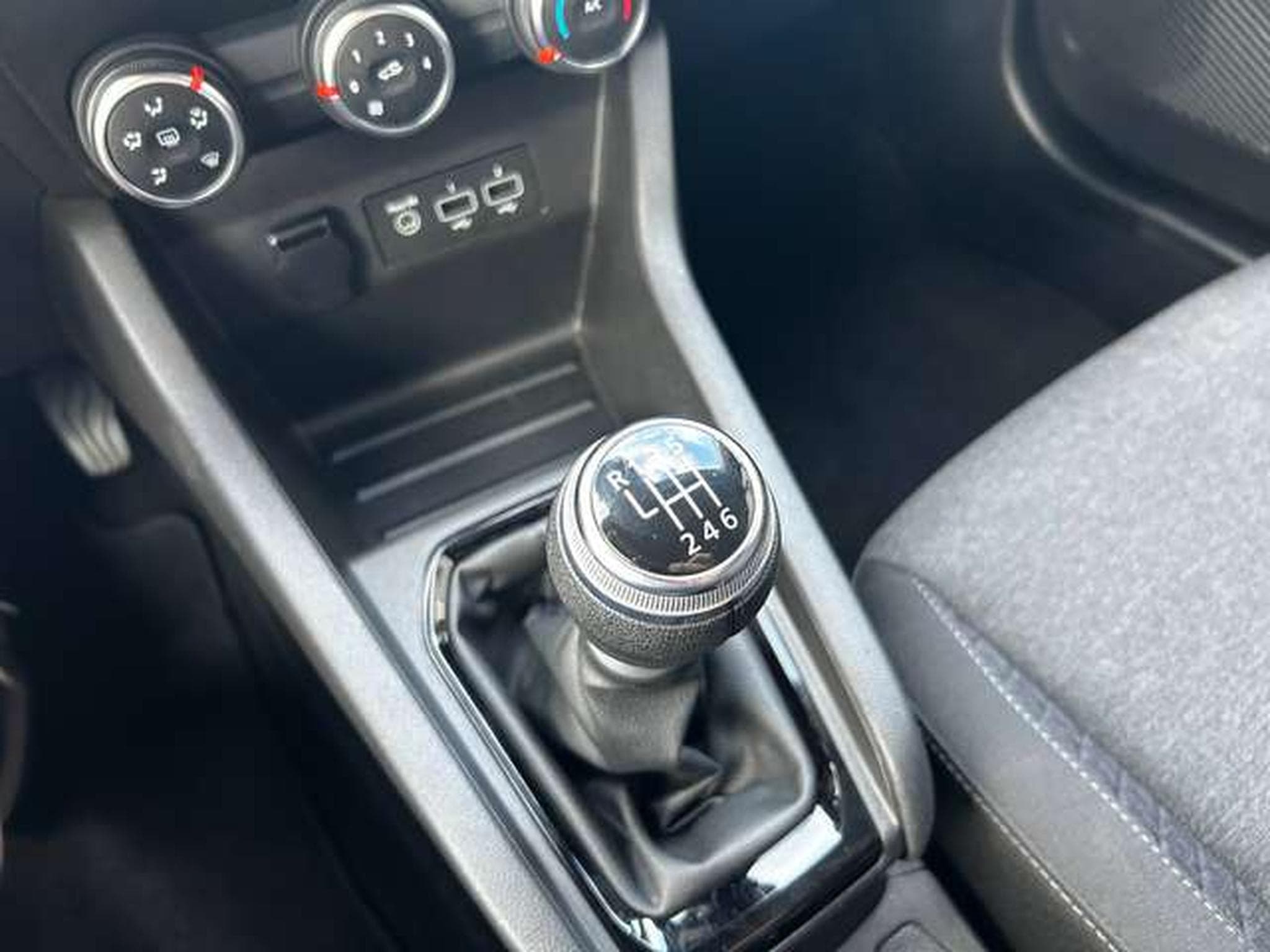 Renault Clio 1.0 TCE 90 CV CORPORATE (2022) - Photo 9
