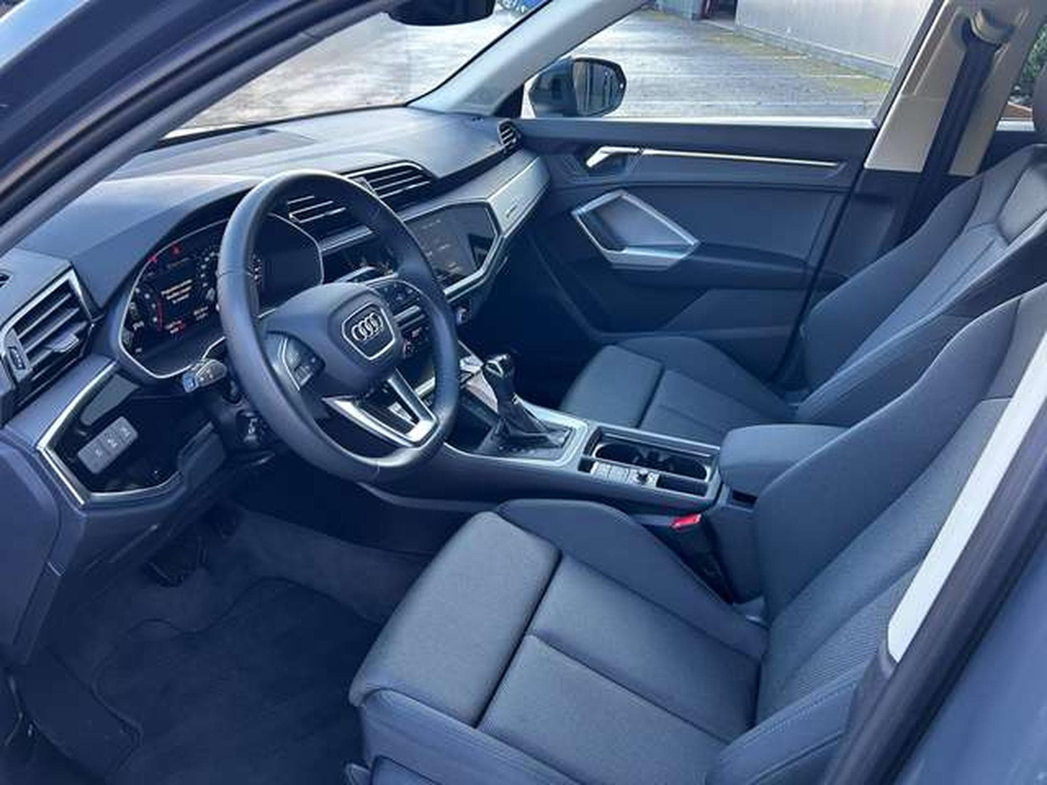 Audi Q3 35 TFSI 1.5 ESSENCE S-TRONIC (2025) - Photo 4