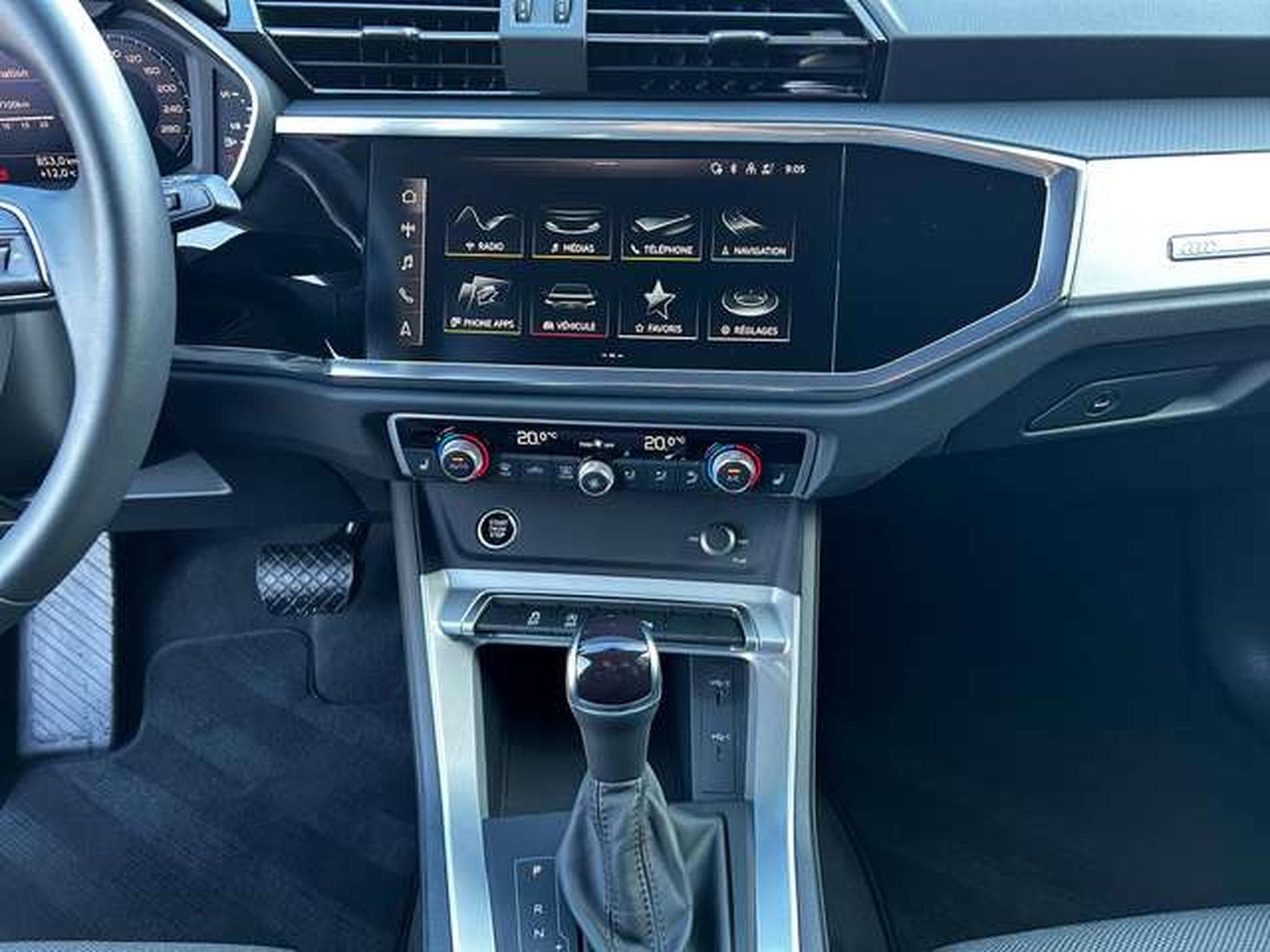 Audi Q3 35 TFSI 1.5 ESSENCE S-TRONIC (2025) - Photo 8