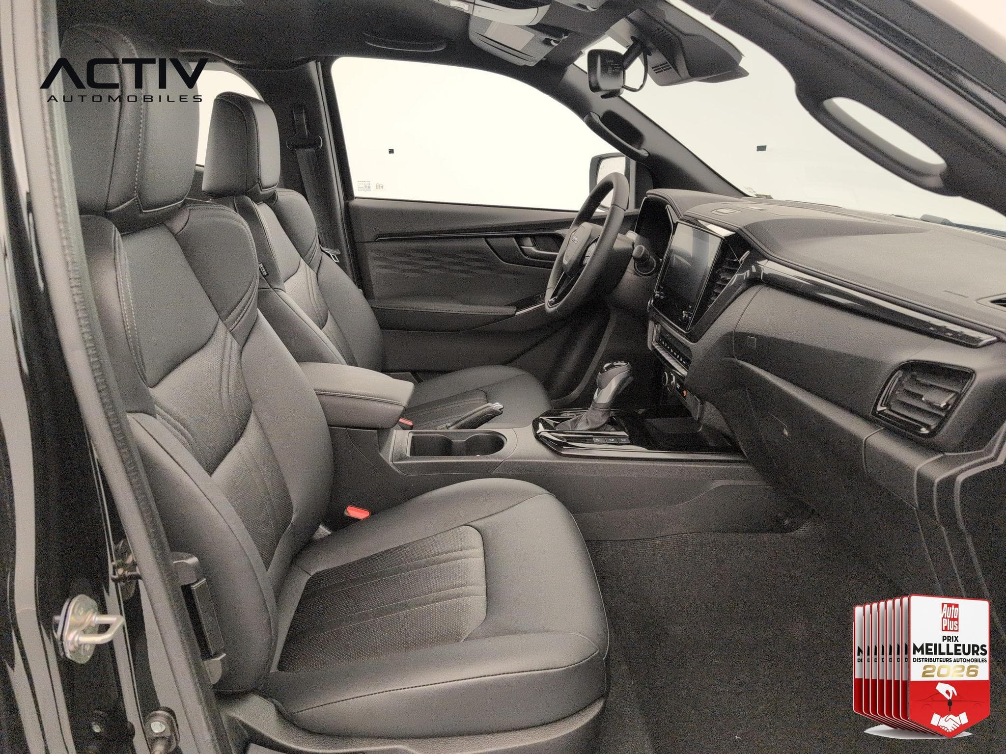Isuzu D-MAX 2.2L SPACE CABINE A/T NITRO SPORT (2026) - Foto 9