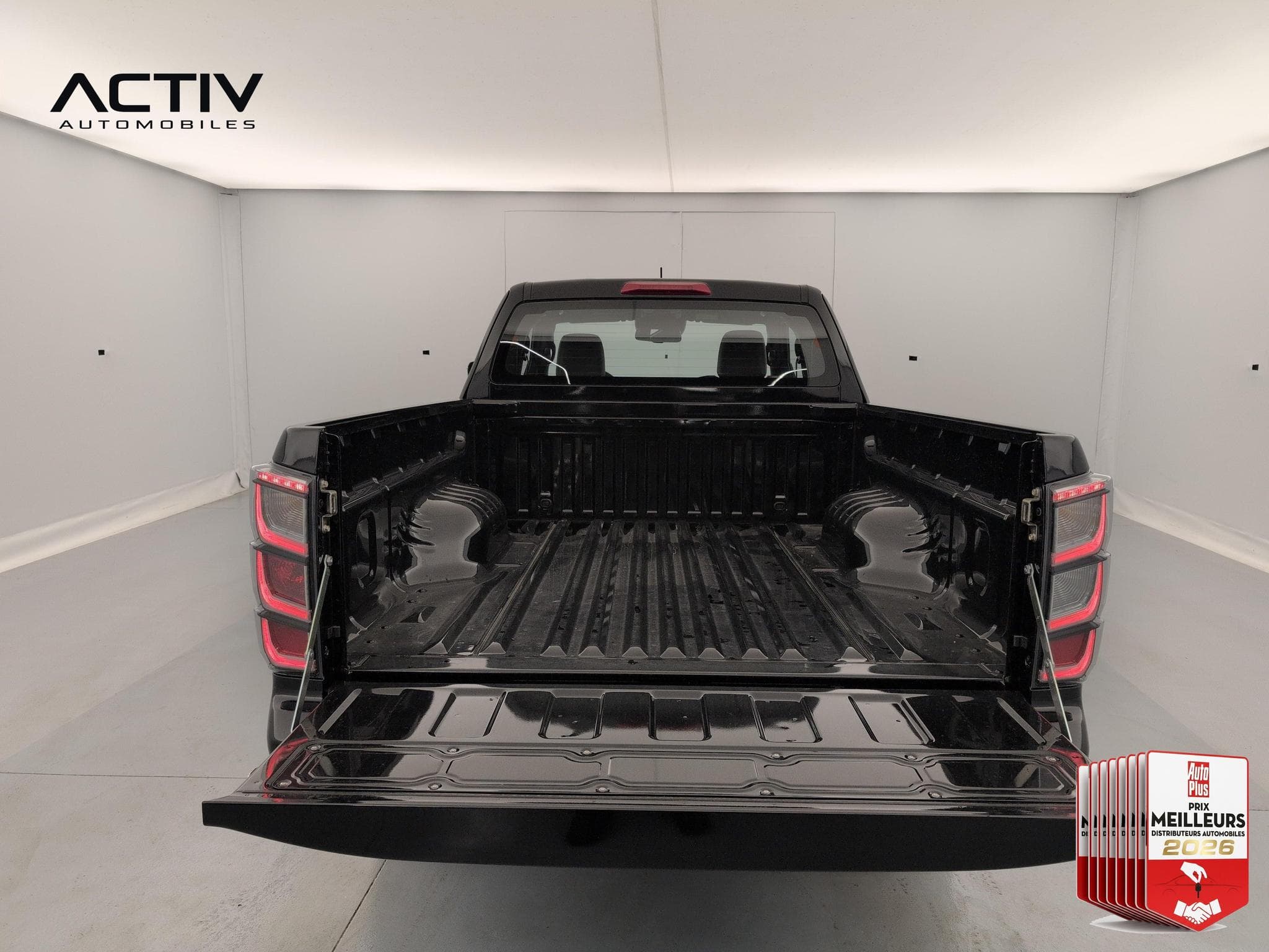 Isuzu D-MAX 2.2L SPACE CABINE A/T NITRO SPORT (2026) - Foto 11