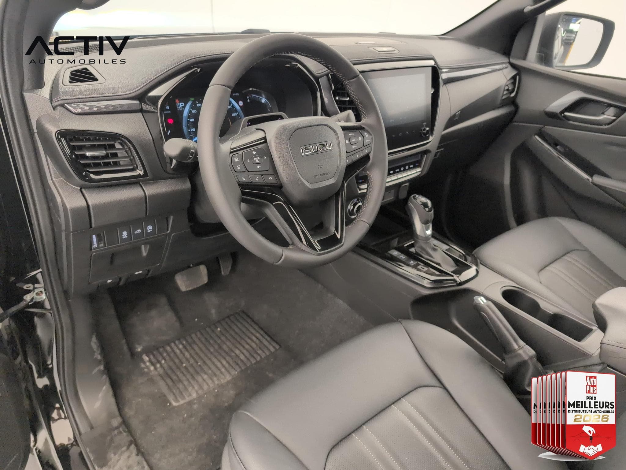 Isuzu D-MAX 2.2L SPACE CABINE A/T NITRO SPORT (2026) - Foto 12