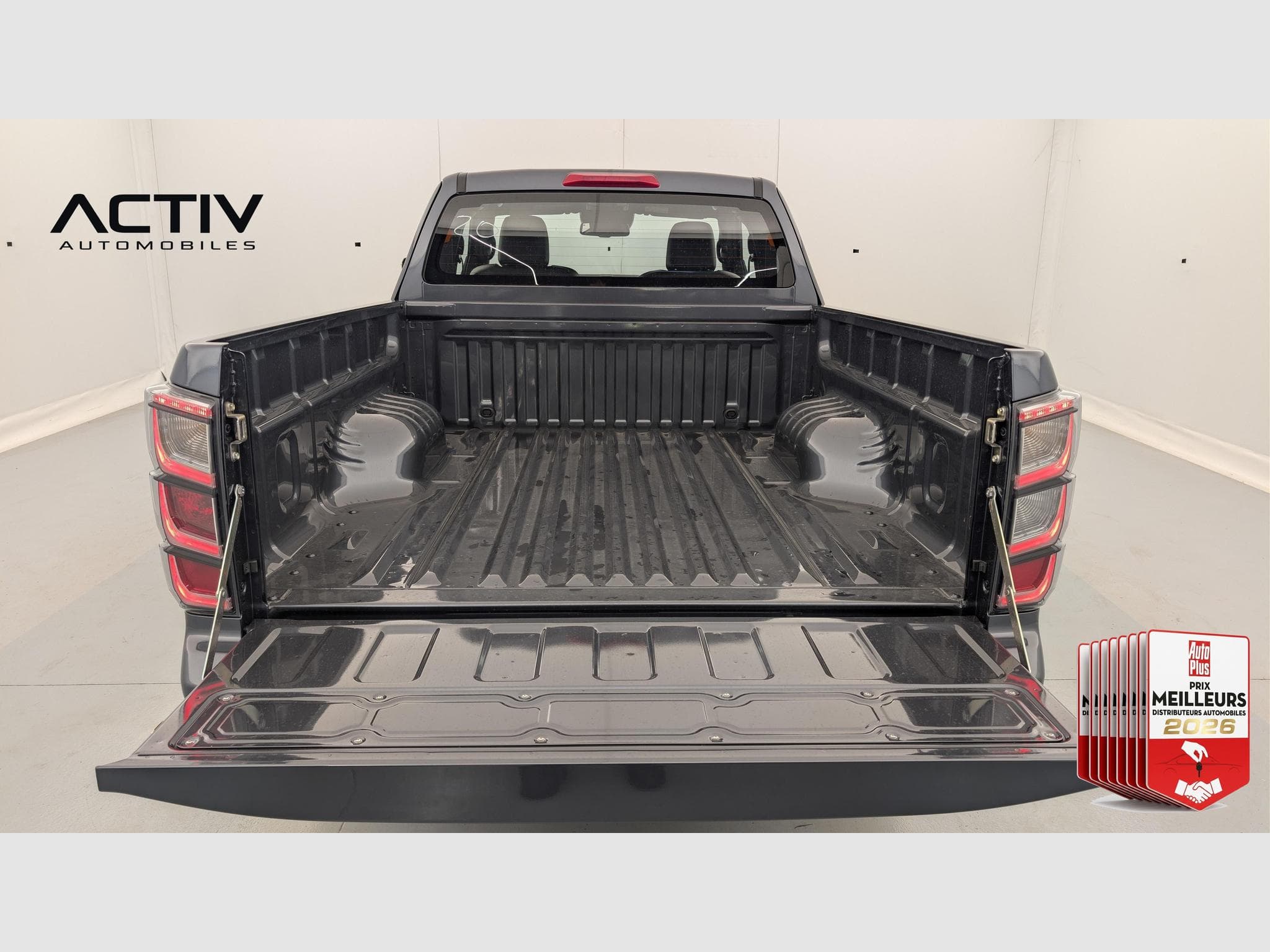 Isuzu D-MAX 2.2L SPACE CABINE A/T NITRO SPORT (2026) - Foto 10