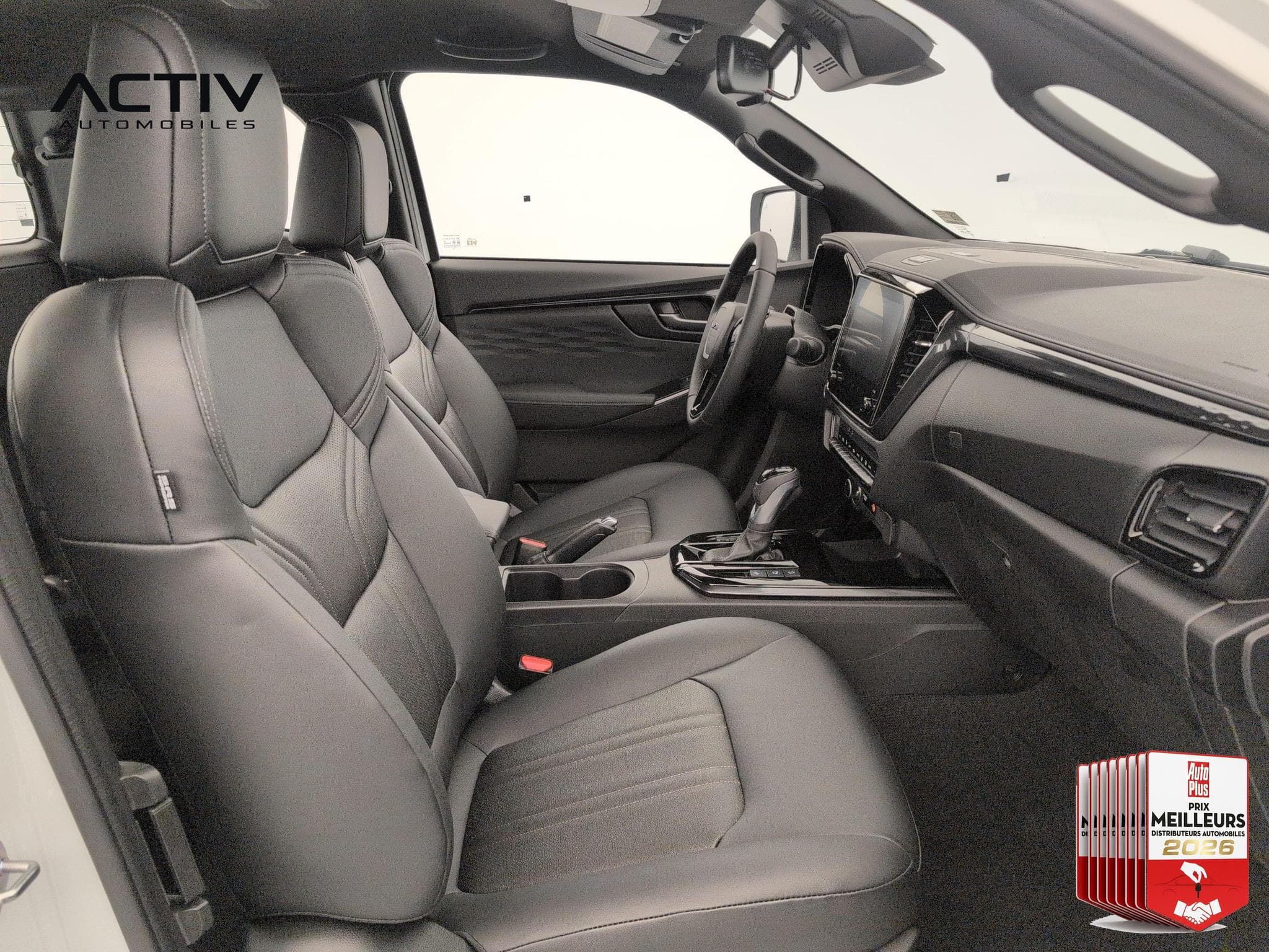 Isuzu D-MAX 2.2L SPACE CABINE A/T NITRO SPORT (2026) - Foto 9