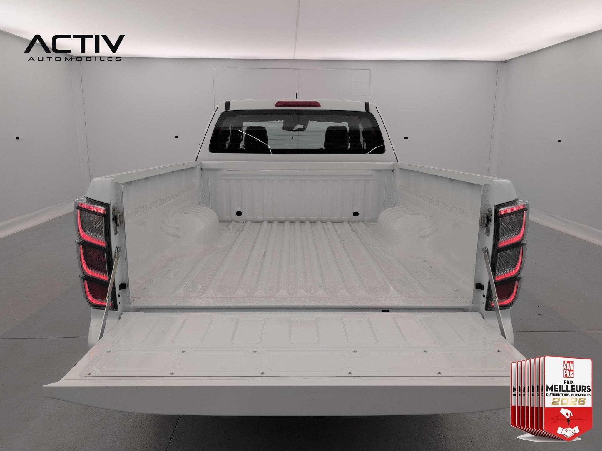 Isuzu D-MAX 2.2L SPACE CABINE A/T NITRO SPORT (2026) - Foto 10