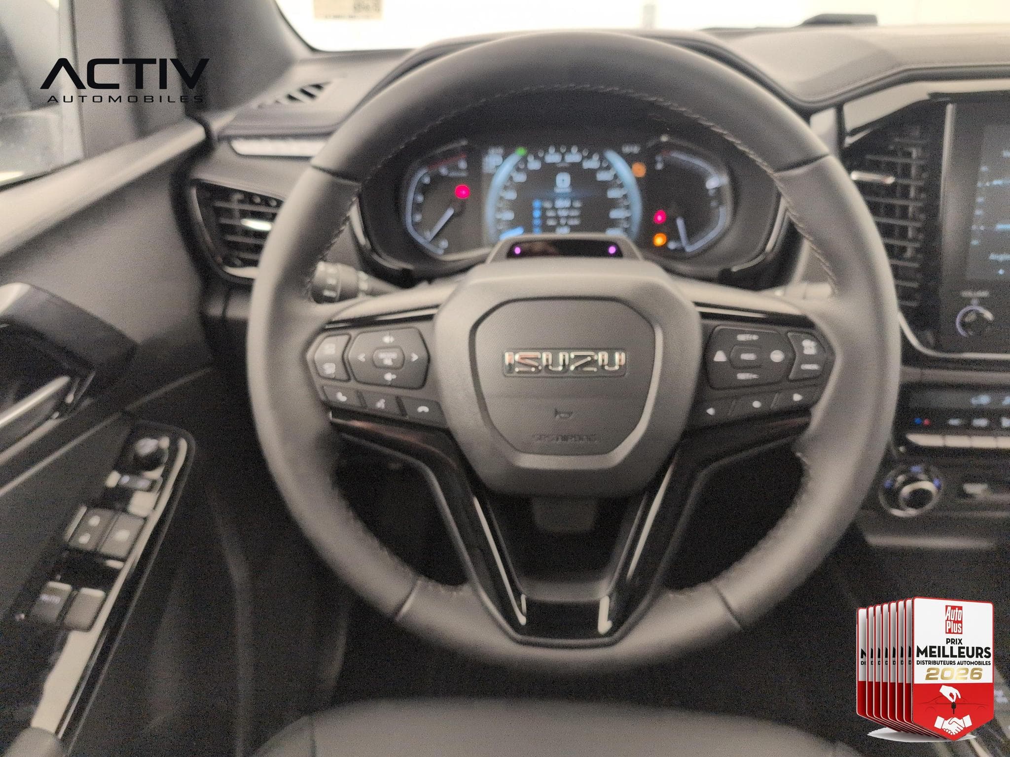 Isuzu D-MAX 2.2L SPACE CABINE A/T NITRO SPORT (2026) - Foto 12