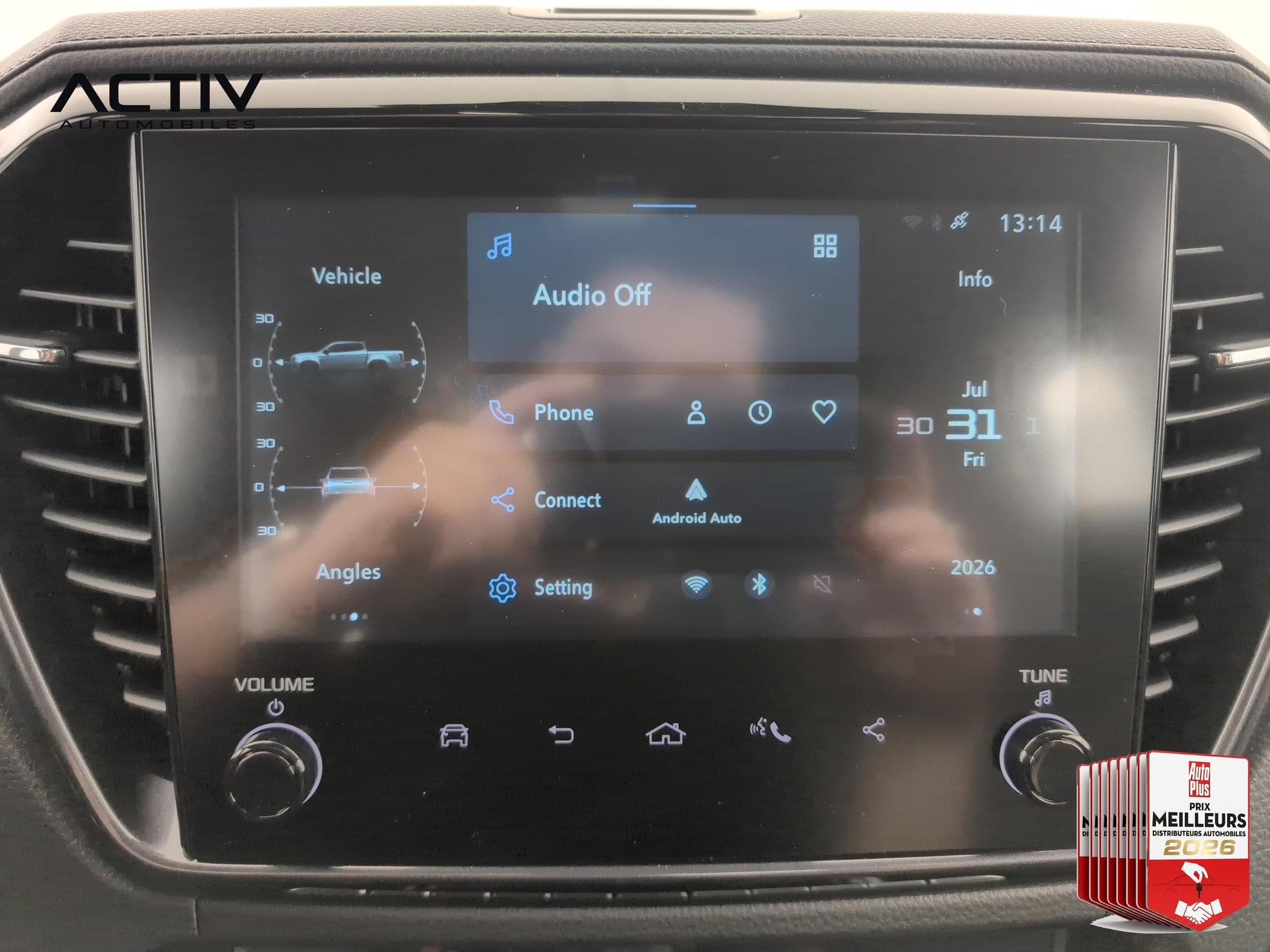 Isuzu D-MAX 2.2L SPACE CABINE A/T NITRO SPORT (2026) - Foto 16
