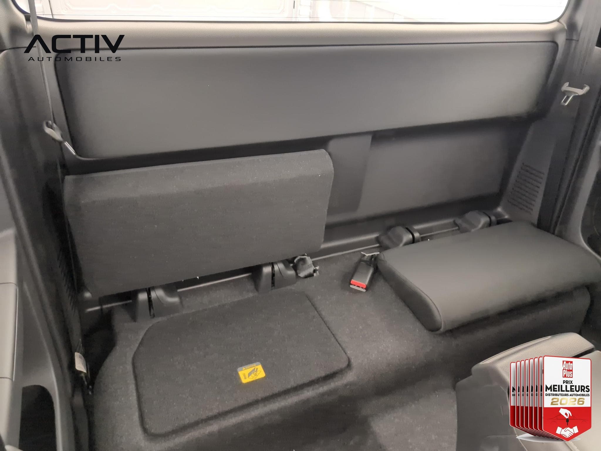 Isuzu D-MAX 2.2L SPACE CABINE M/T NITRO SPORT (2026) - Foto 10