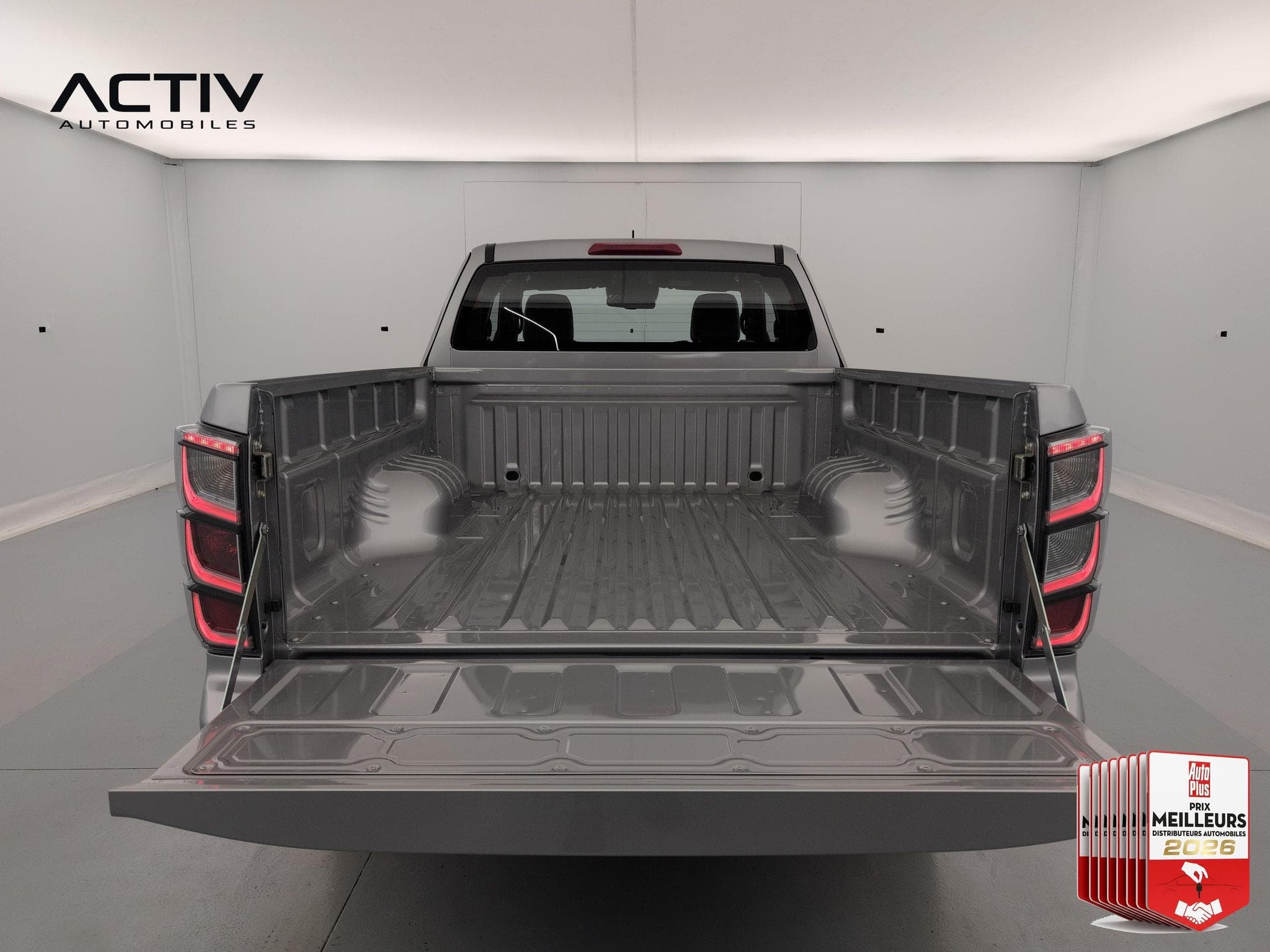 Isuzu D-MAX 2.2L SPACE CABINE M/T NITRO SPORT (2026) - Foto 11