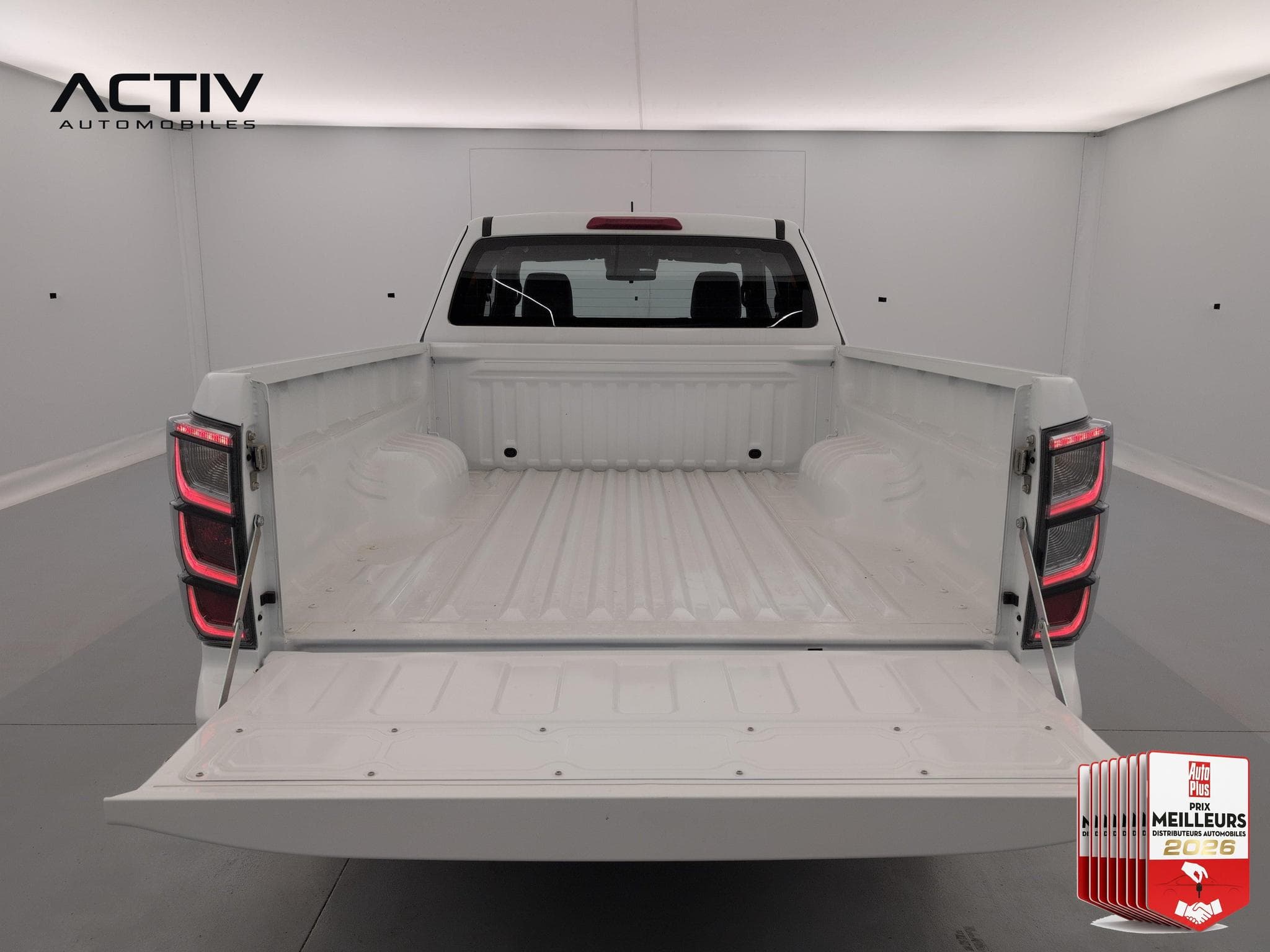 Isuzu D-MAX 2.2L SPACE CABINE M/T PRESTIGE (2026) - Foto 11