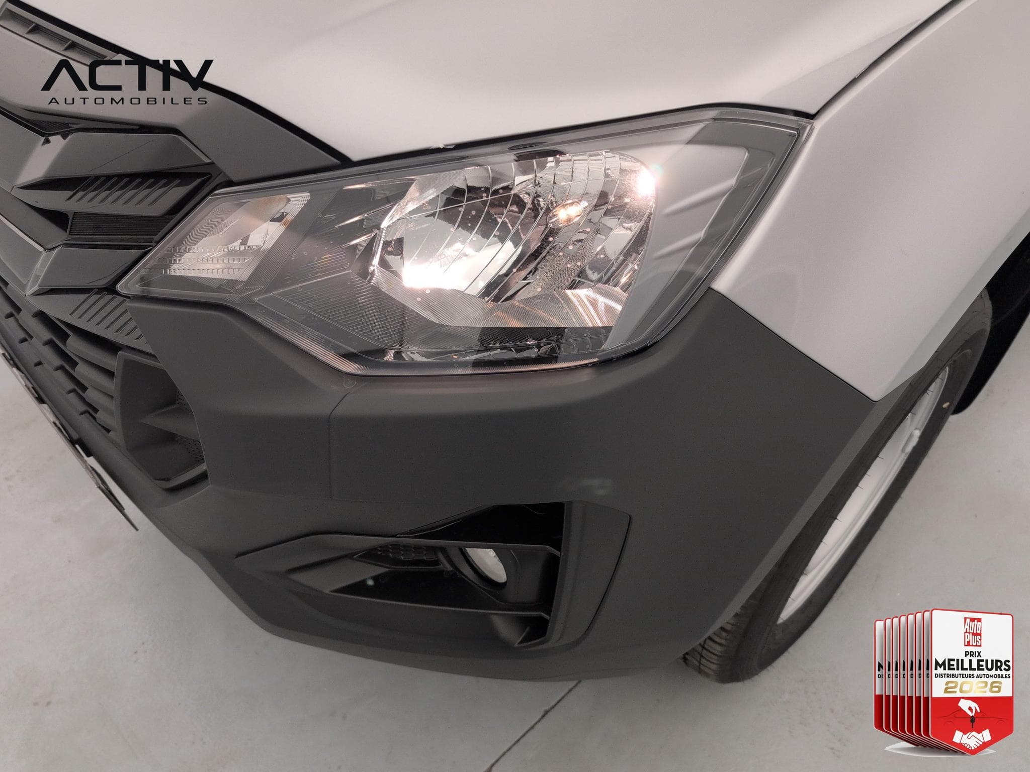 Isuzu D-MAX 2.2L SPACE CABINE A/T B-STRONG (2026) - Foto 16