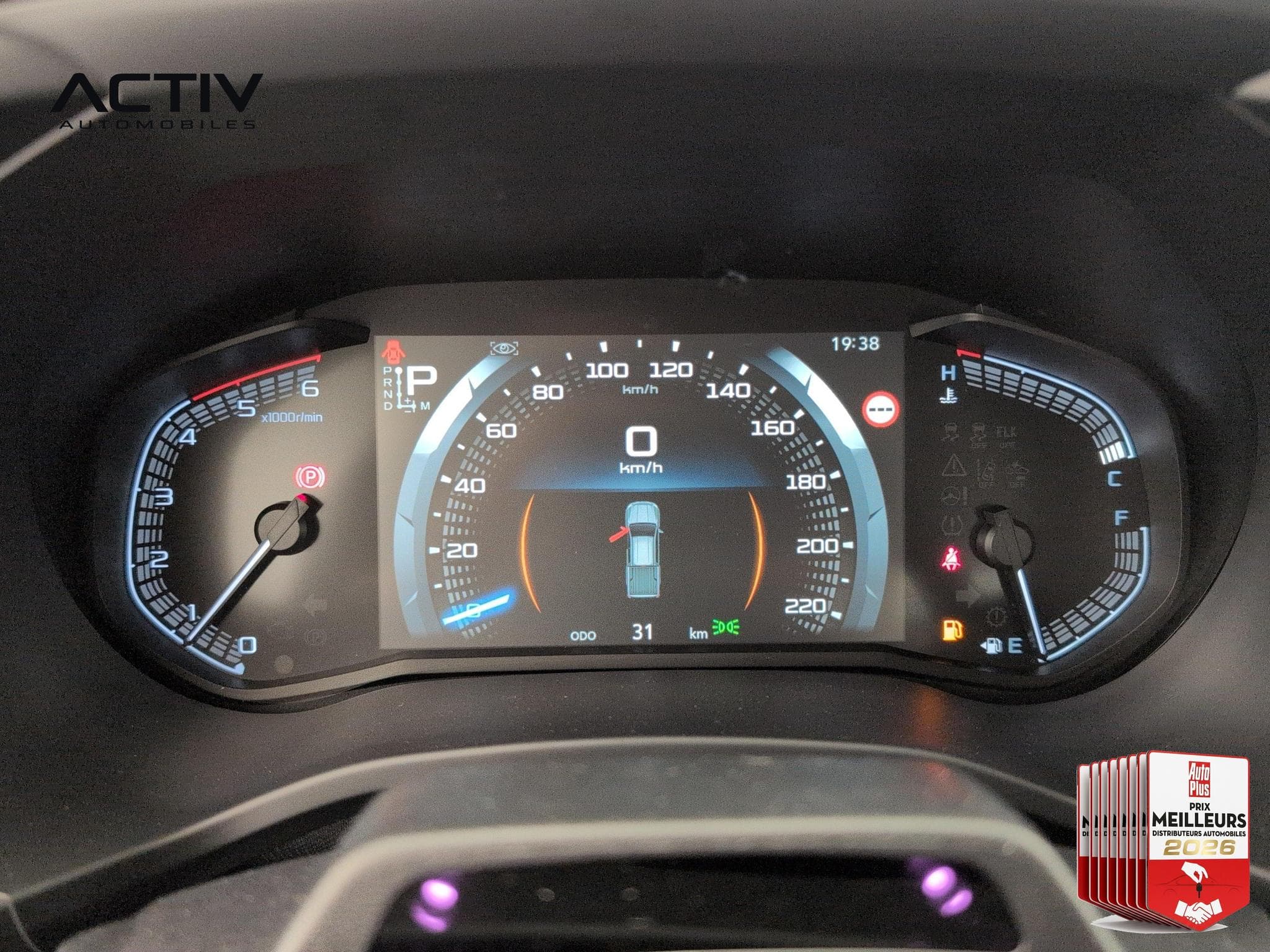 Isuzu D-MAX 2.2L SPACE CABINE A/T B-STRONG (2026) - Foto 17