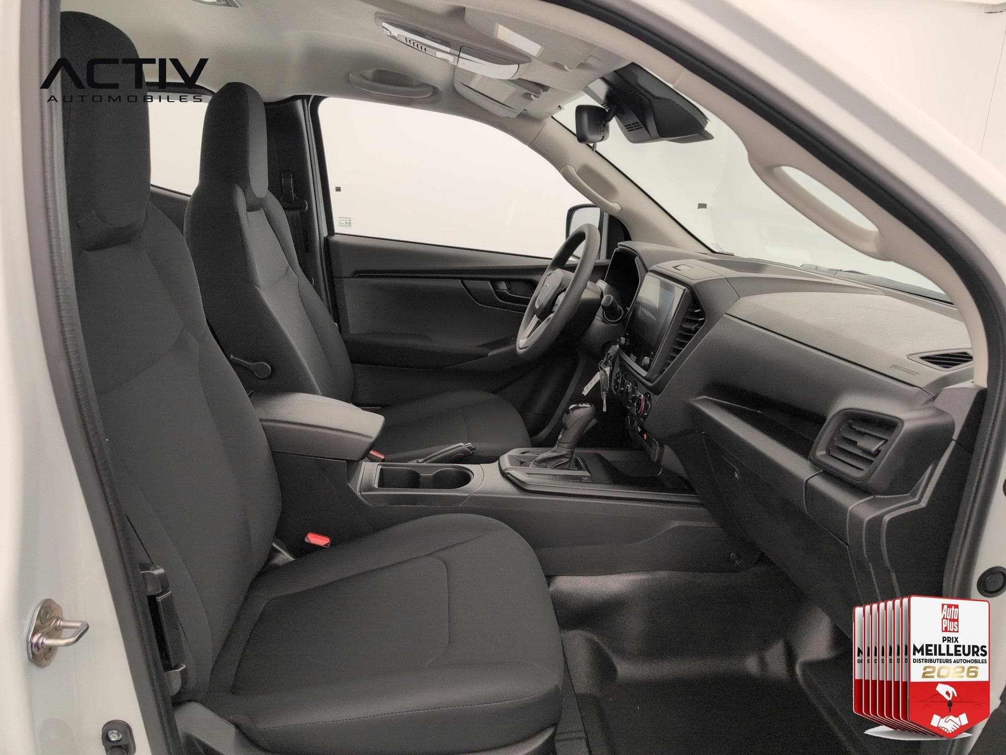 Isuzu D-MAX 2.2L SPACE CABINE A/T B-STRONG (2026) - Foto 9