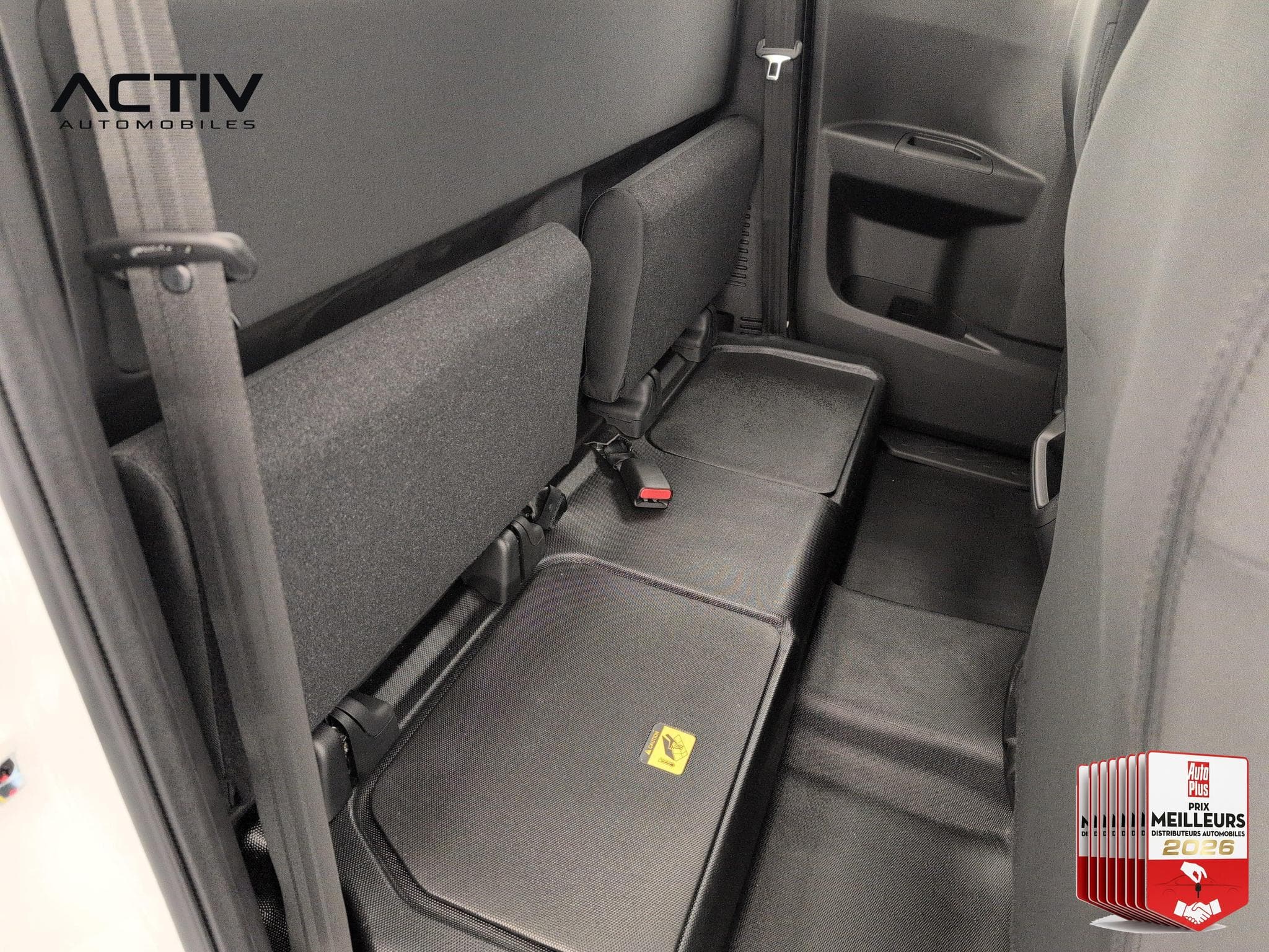 Isuzu D-MAX 2.2L SPACE CABINE A/T B-STRONG (2026) - Foto 10