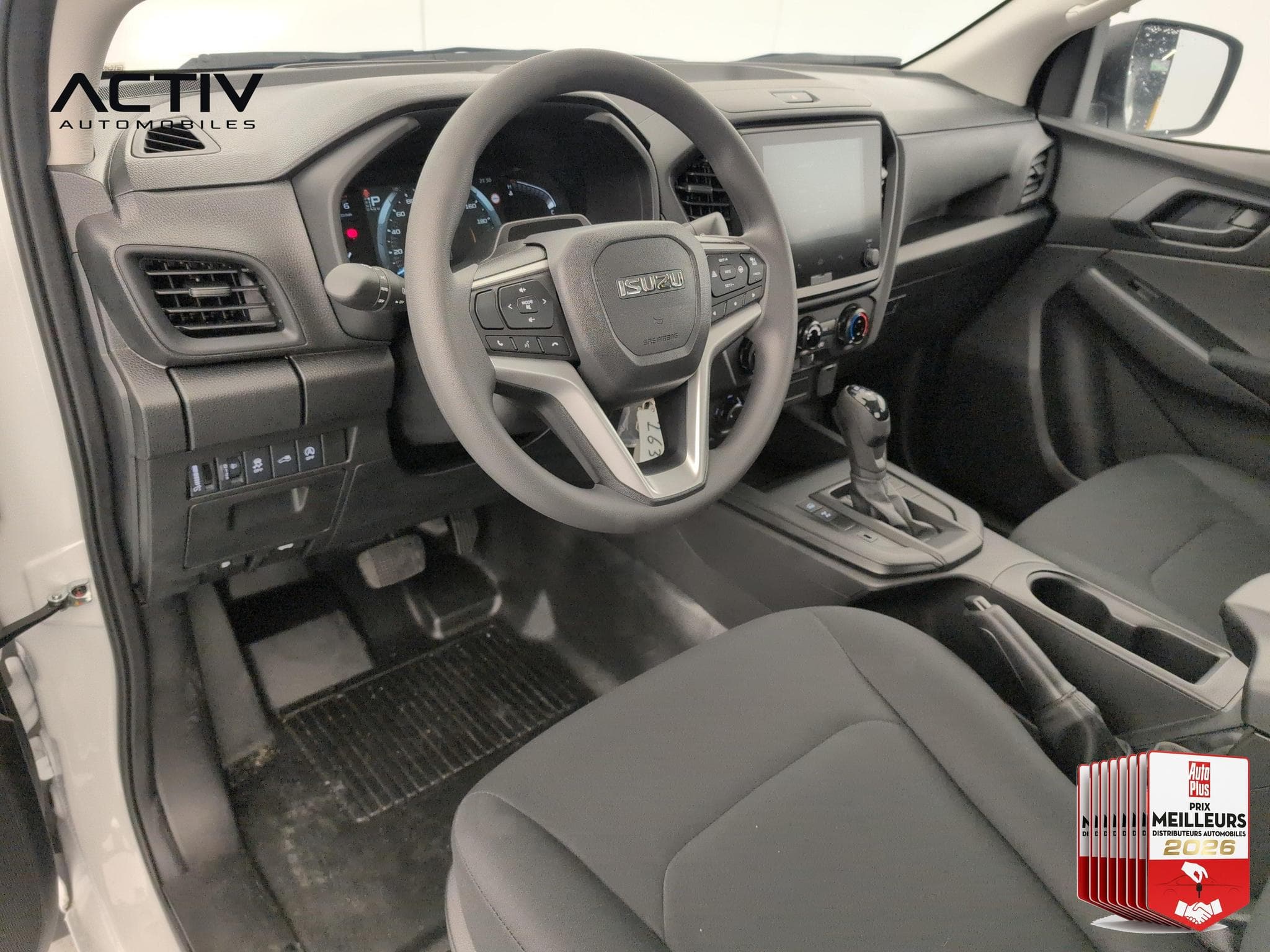 Isuzu D-MAX 2.2L SPACE CABINE A/T B-STRONG (2026) - Foto 14
