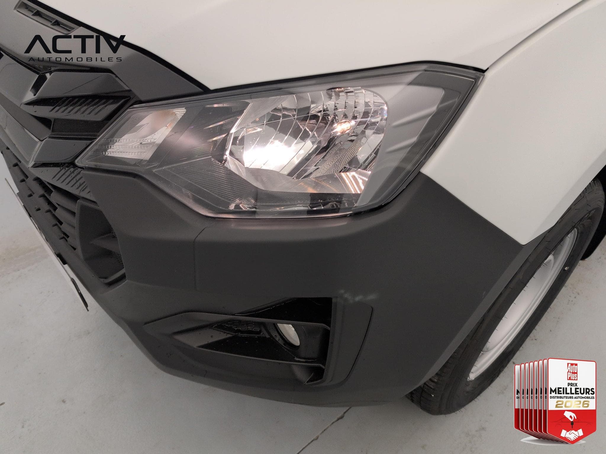 Isuzu D-MAX 2.2L SPACE CABINE A/T B-STRONG (2026) - Foto 19