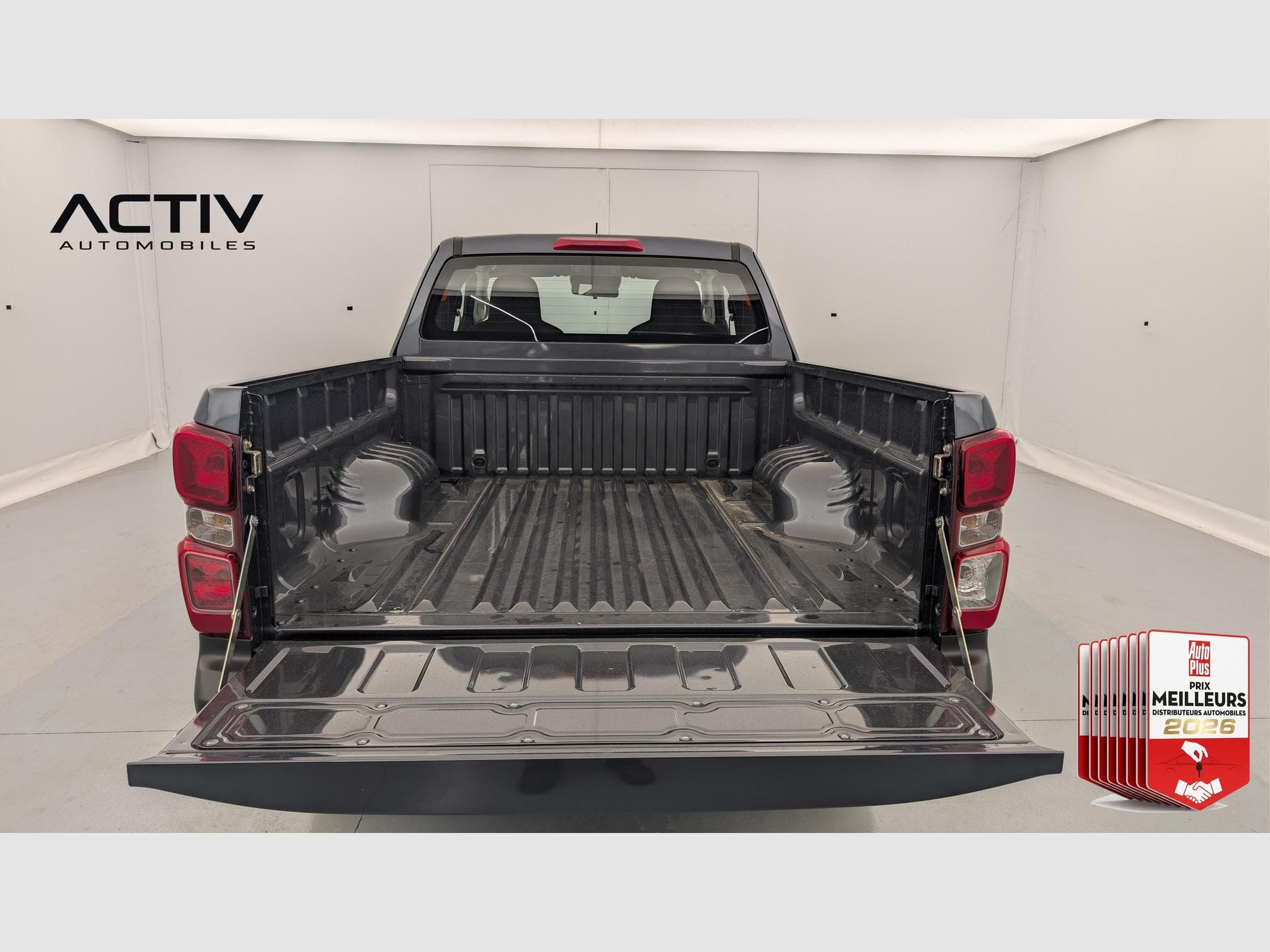 Isuzu D-MAX 2.2L SPACE CABINE M/T B-STRONG (2026) - Foto 11