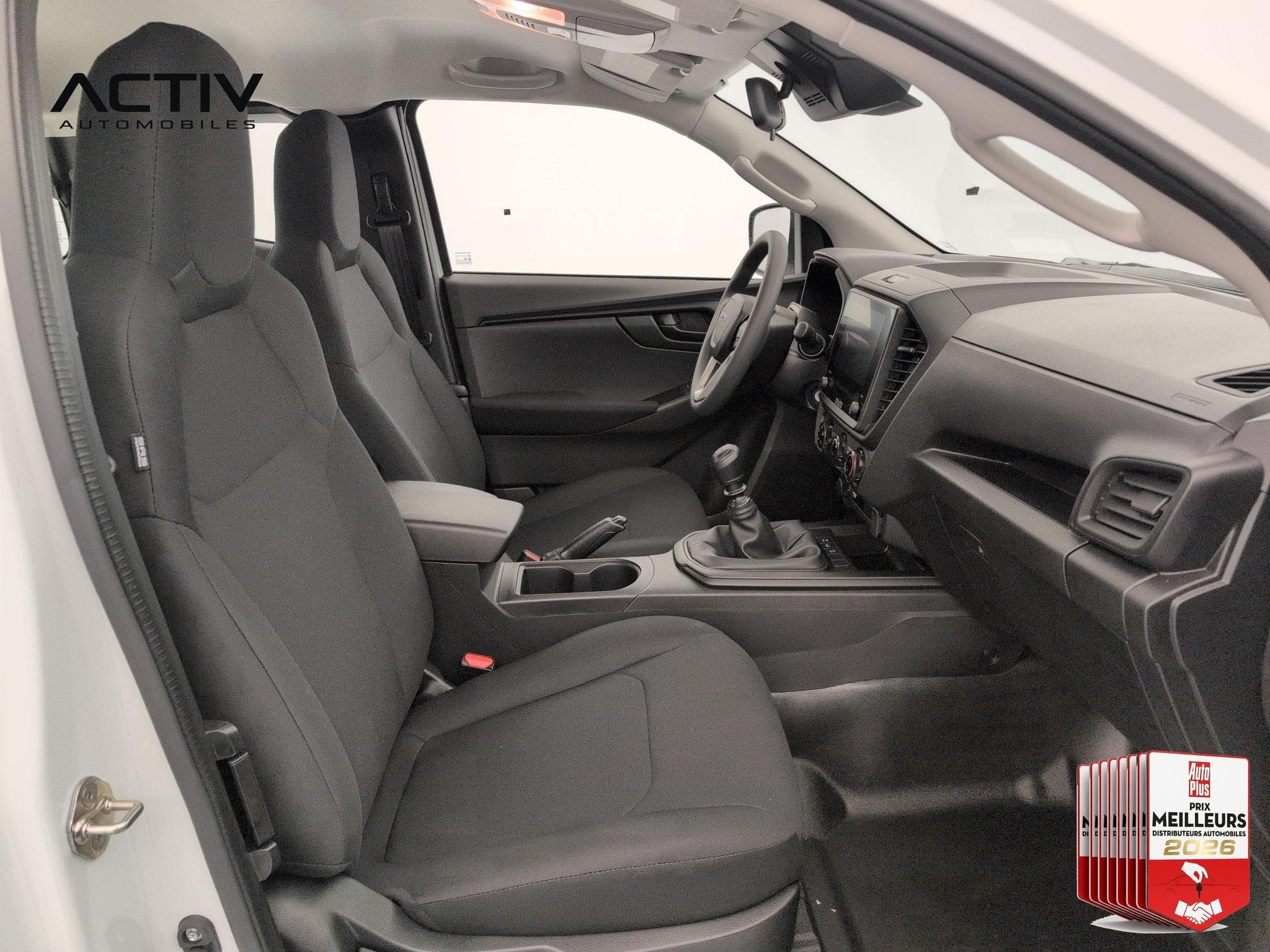 Isuzu D-MAX 2.2L SPACE CABINE M/T B-STRONG (2026) - Foto 9
