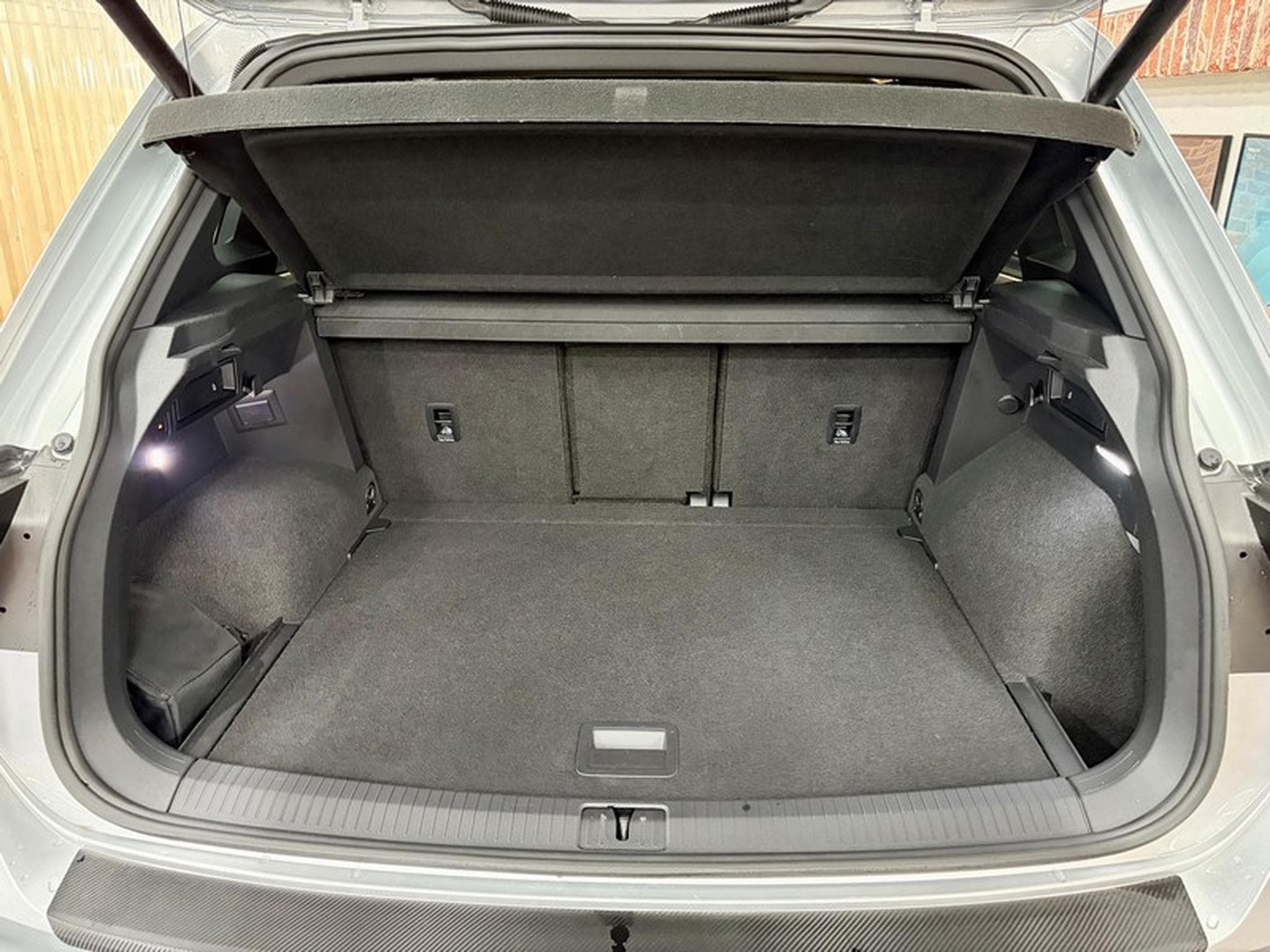 VW Tiguan Tiguan 2.0 TSi 245cv Auto 4x4 R-LINE (2023) - Photo 7