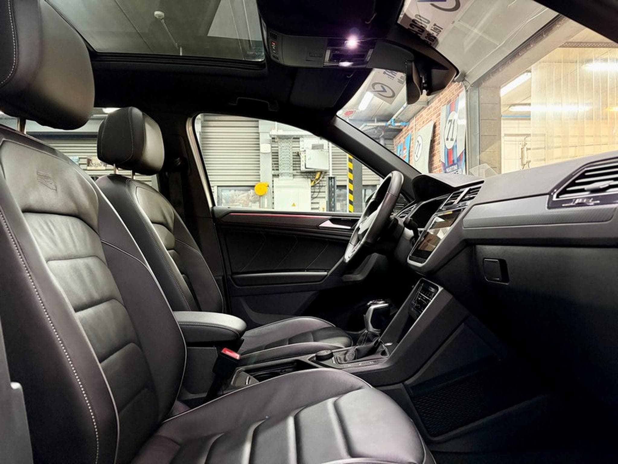 VW Tiguan Tiguan 2.0 TSi 245cv Auto 4x4 R-LINE (2023) - Photo 8