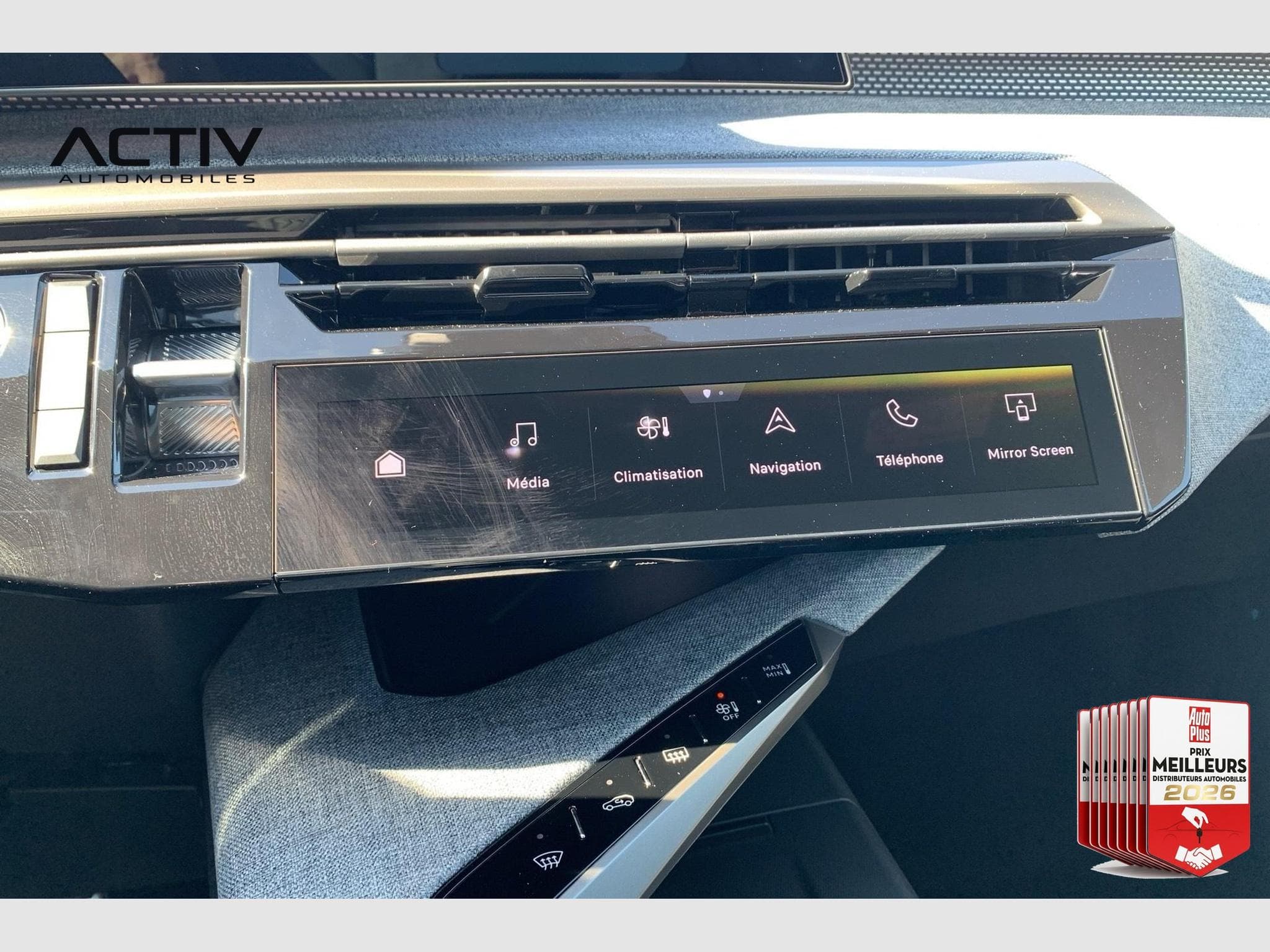 Peugeot 5008 Hybrid 145 e-DCS6 GT (2026) - Foto 19