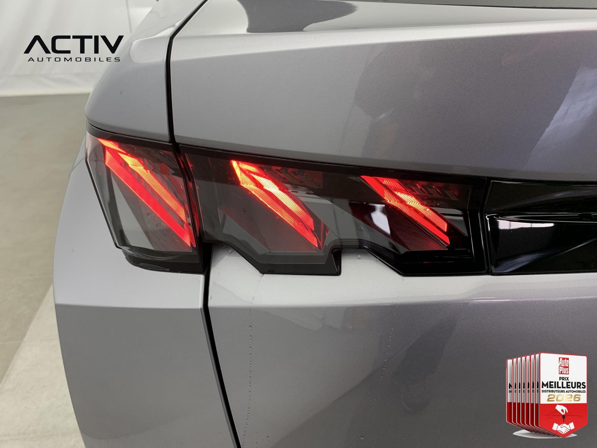 Peugeot 3008 Hybrid 145 e-DCS6 GT (2025) - Foto 13