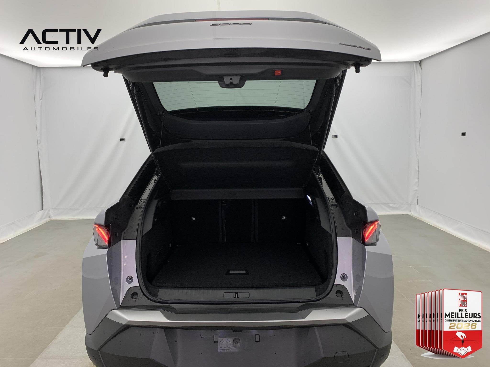 Peugeot 3008 Hybrid 145 e-DCS6 GT (2025) - Foto 11