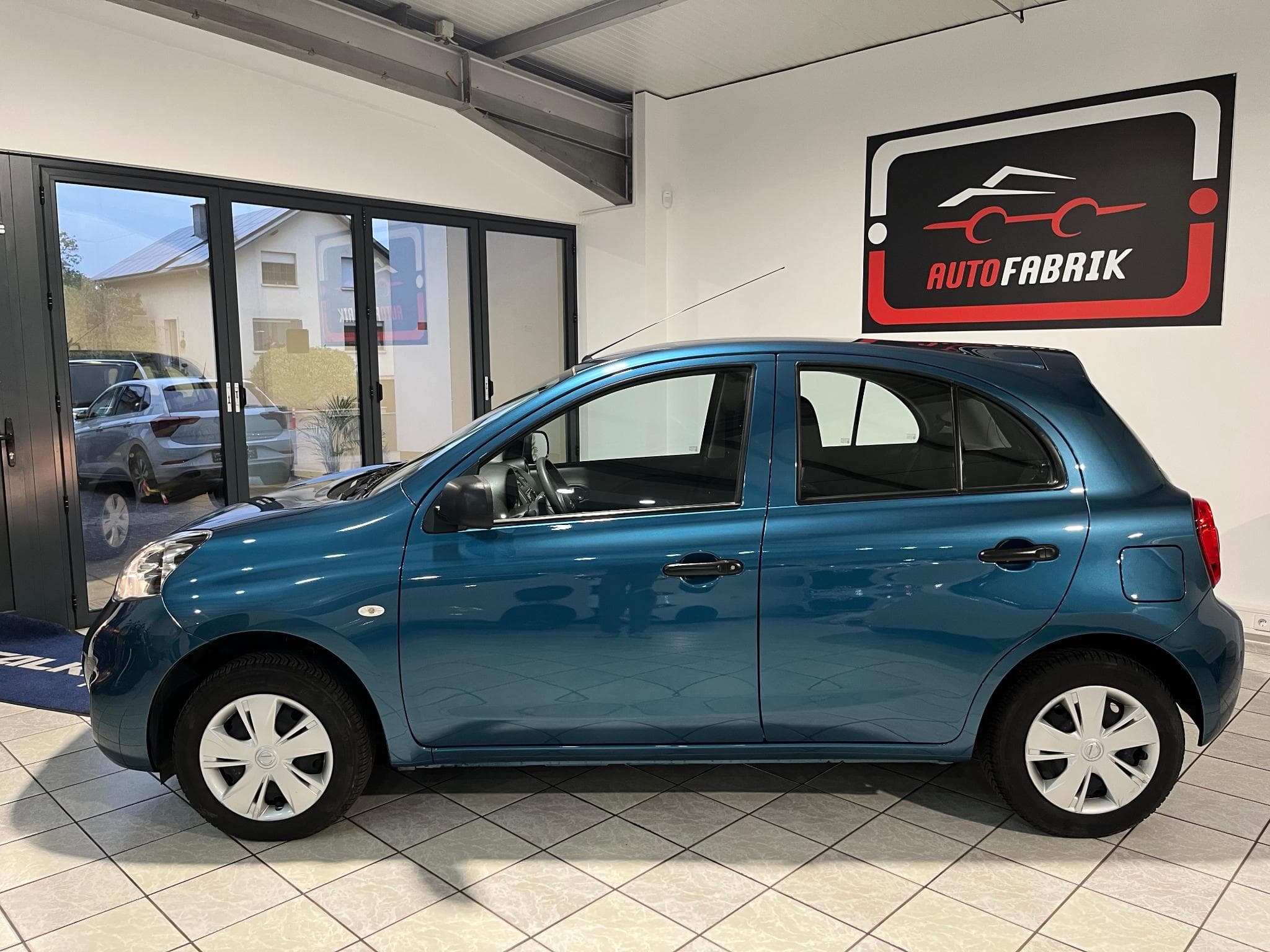 Nissan Micra IV (2) 1.2 80ch VISIA (2017) - Photo 2