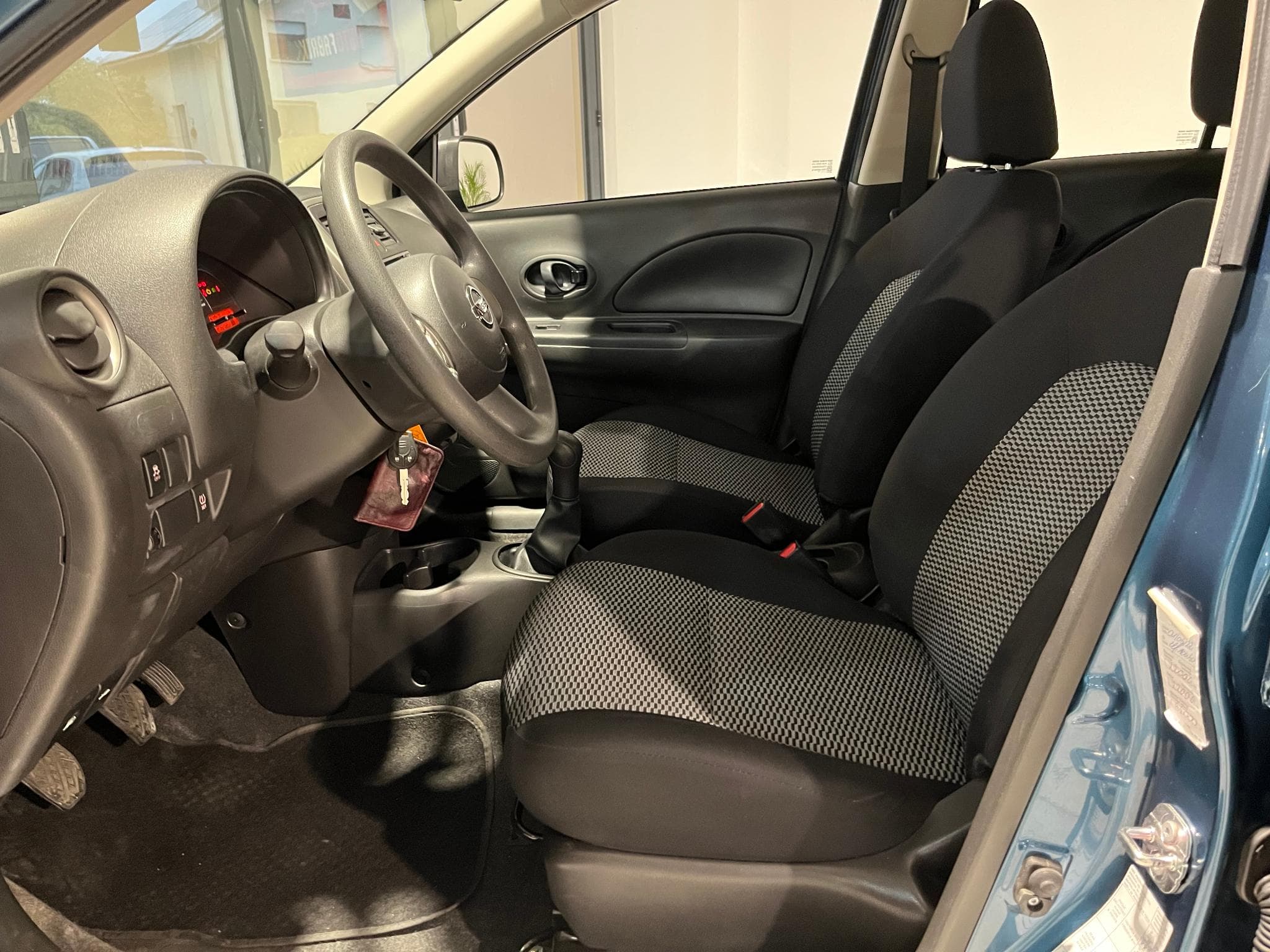 Nissan Micra IV (2) 1.2 80ch VISIA (2017) - Photo 10