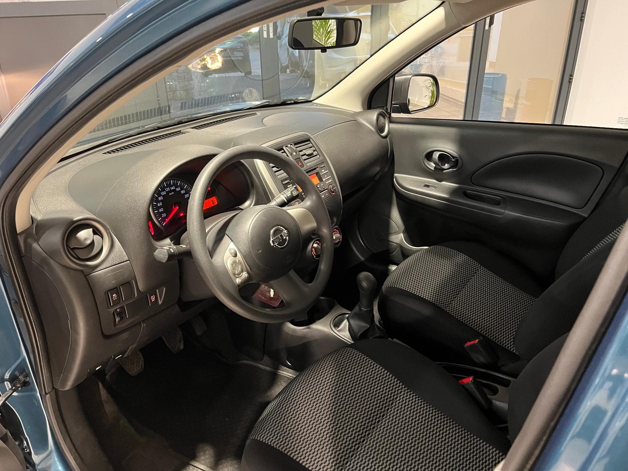 Nissan Micra IV (2) 1.2 80ch VISIA (2017) - Photo 11