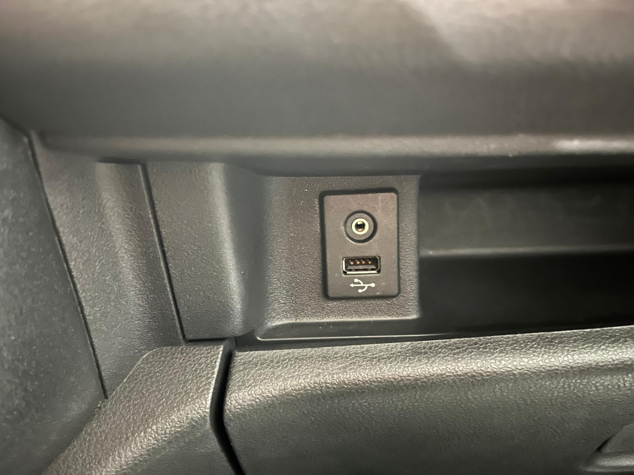Nissan Micra IV (2) 1.2 80ch VISIA (2017) - Photo 17