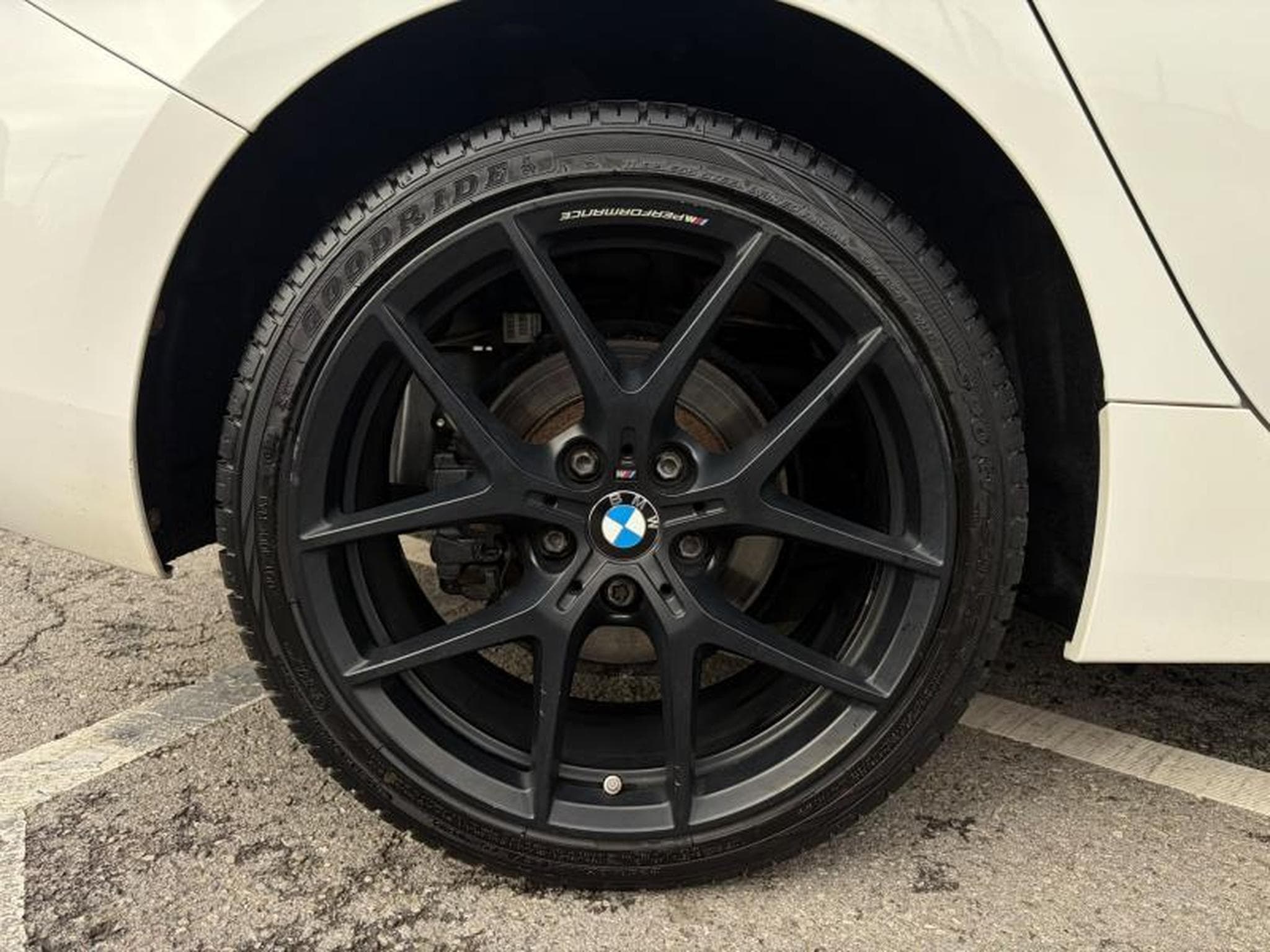 BMW 118 i 1.5 140ch/Sièges chauffants/CarPlay (2020) - Photo 5