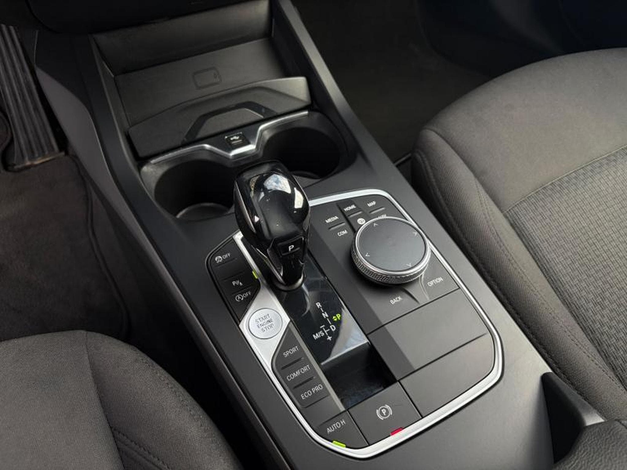BMW 118 i 1.5 140ch/Sièges chauffants/CarPlay (2020) - Photo 9