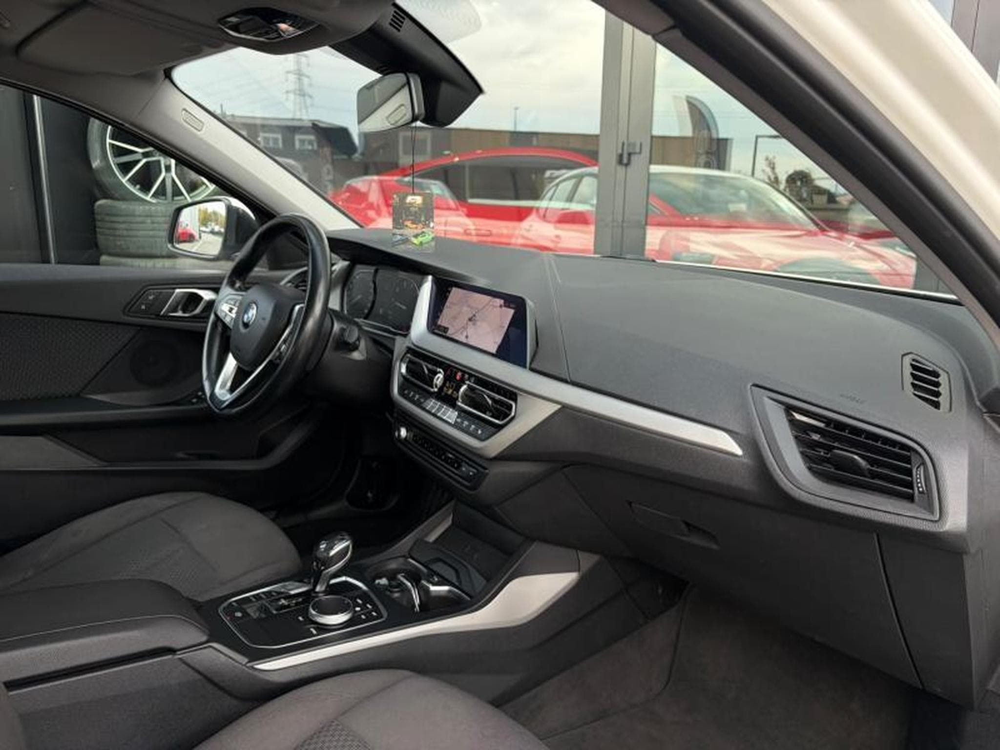 BMW 118 i 1.5 140ch/Sièges chauffants/CarPlay (2020) - Photo 12
