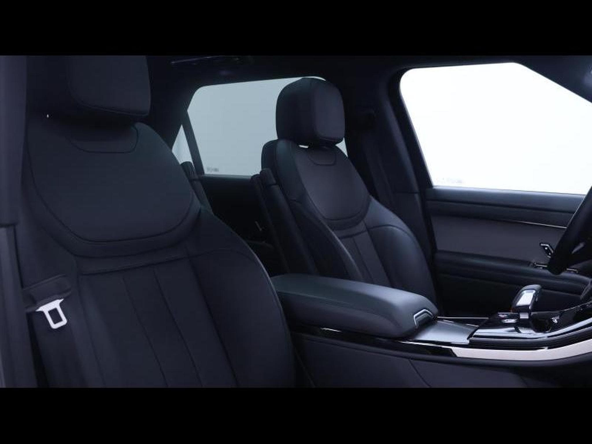 Land-Rover Range Rover Sport D250 S AWD Auto (2025) - Photo 13