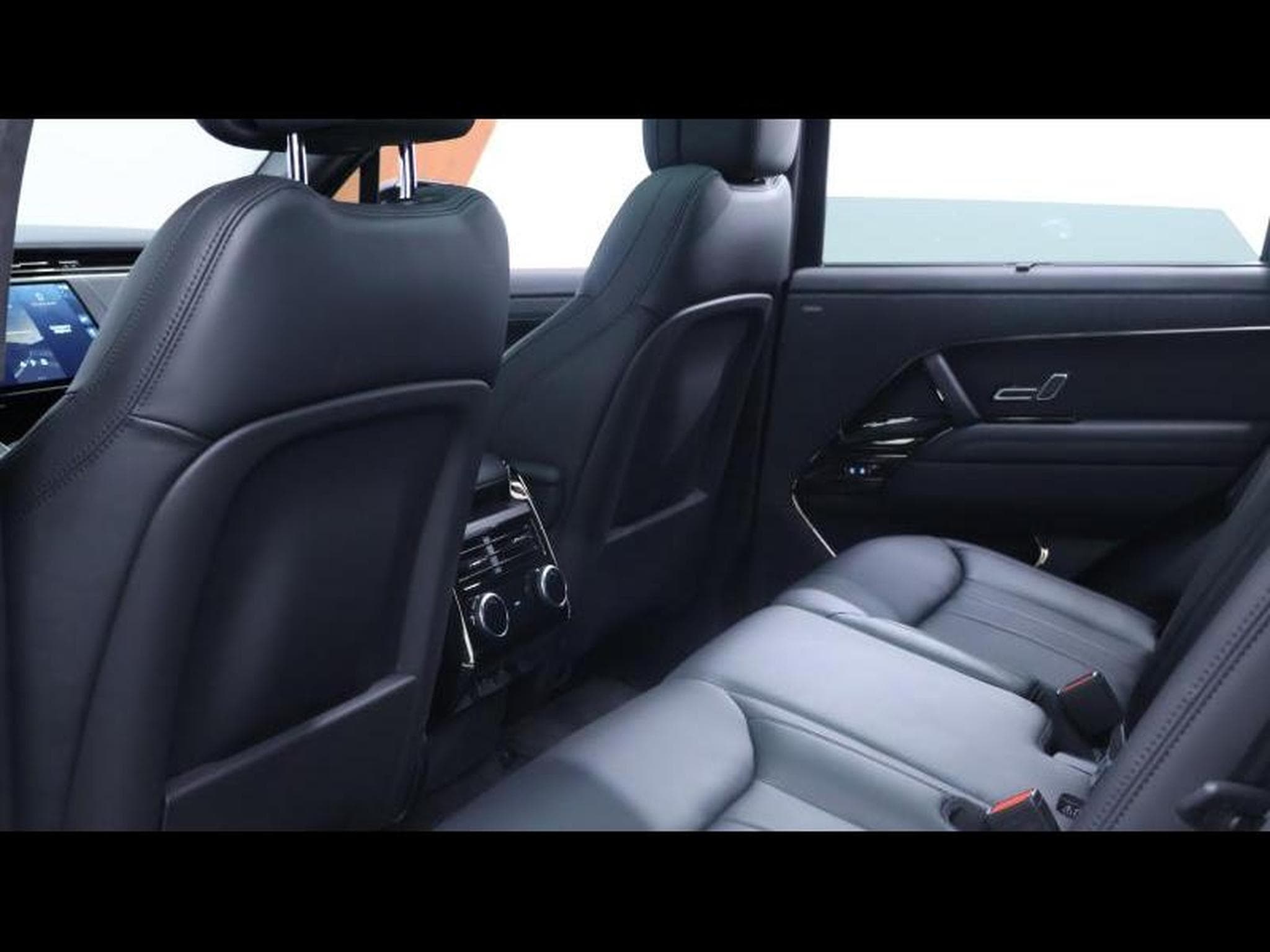 Land-Rover Range Rover Sport P530 Autobiography (2026) - Photo 18