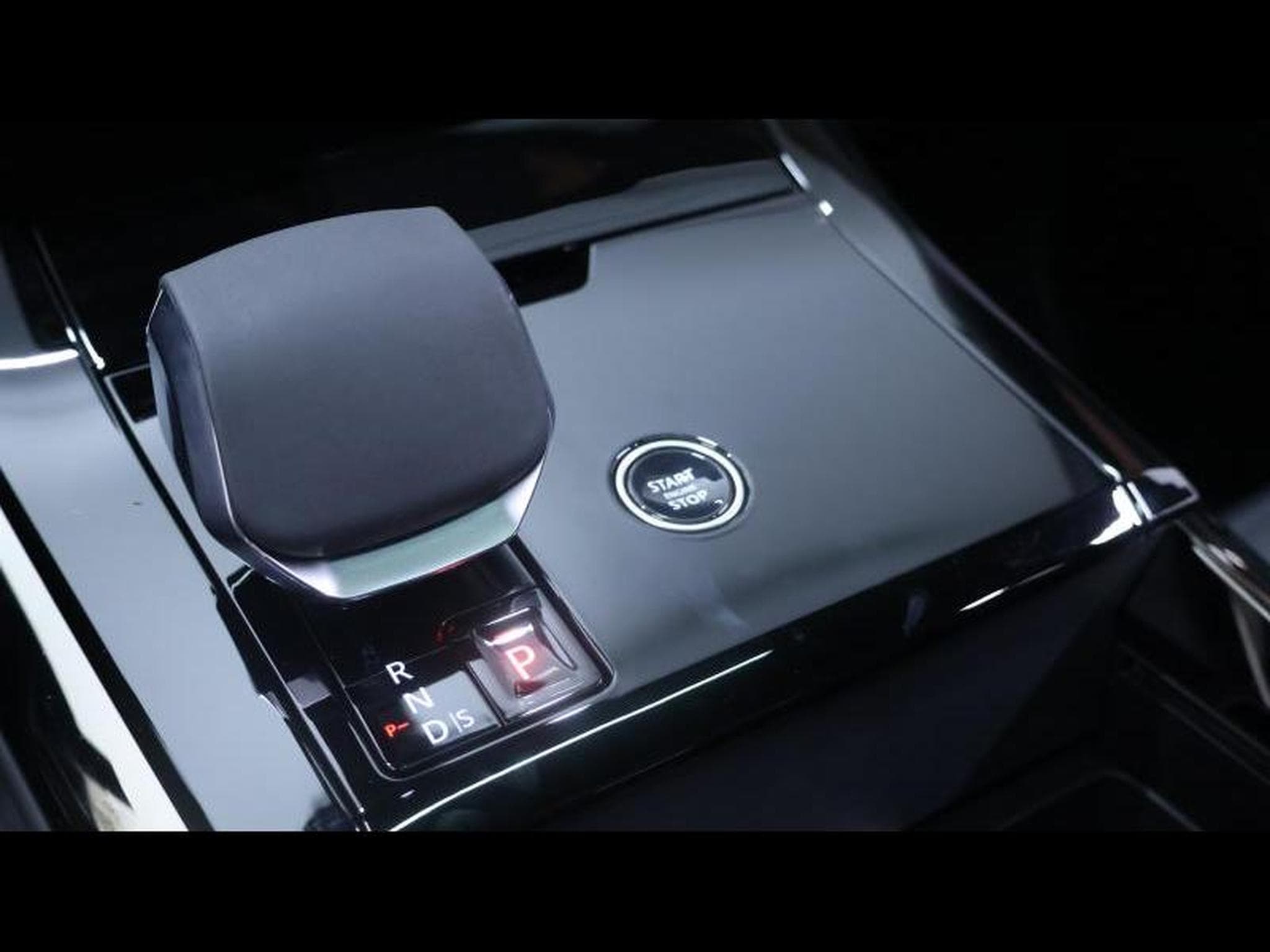 Land-Rover Range Rover Sport P530 Autobiography (2026) - Photo 26