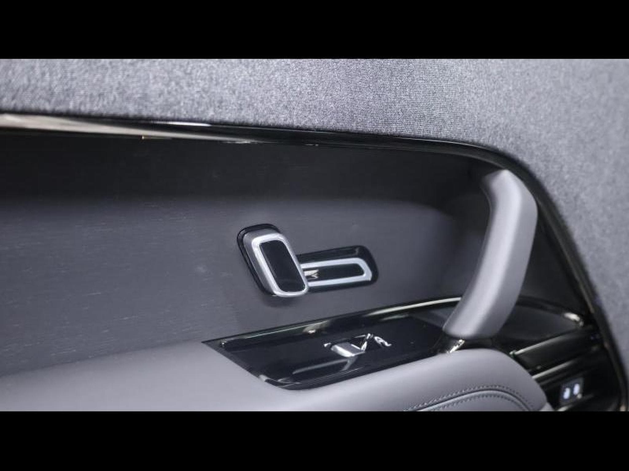 Land-Rover Range Rover Sport P530 Autobiography (2026) - Photo 34