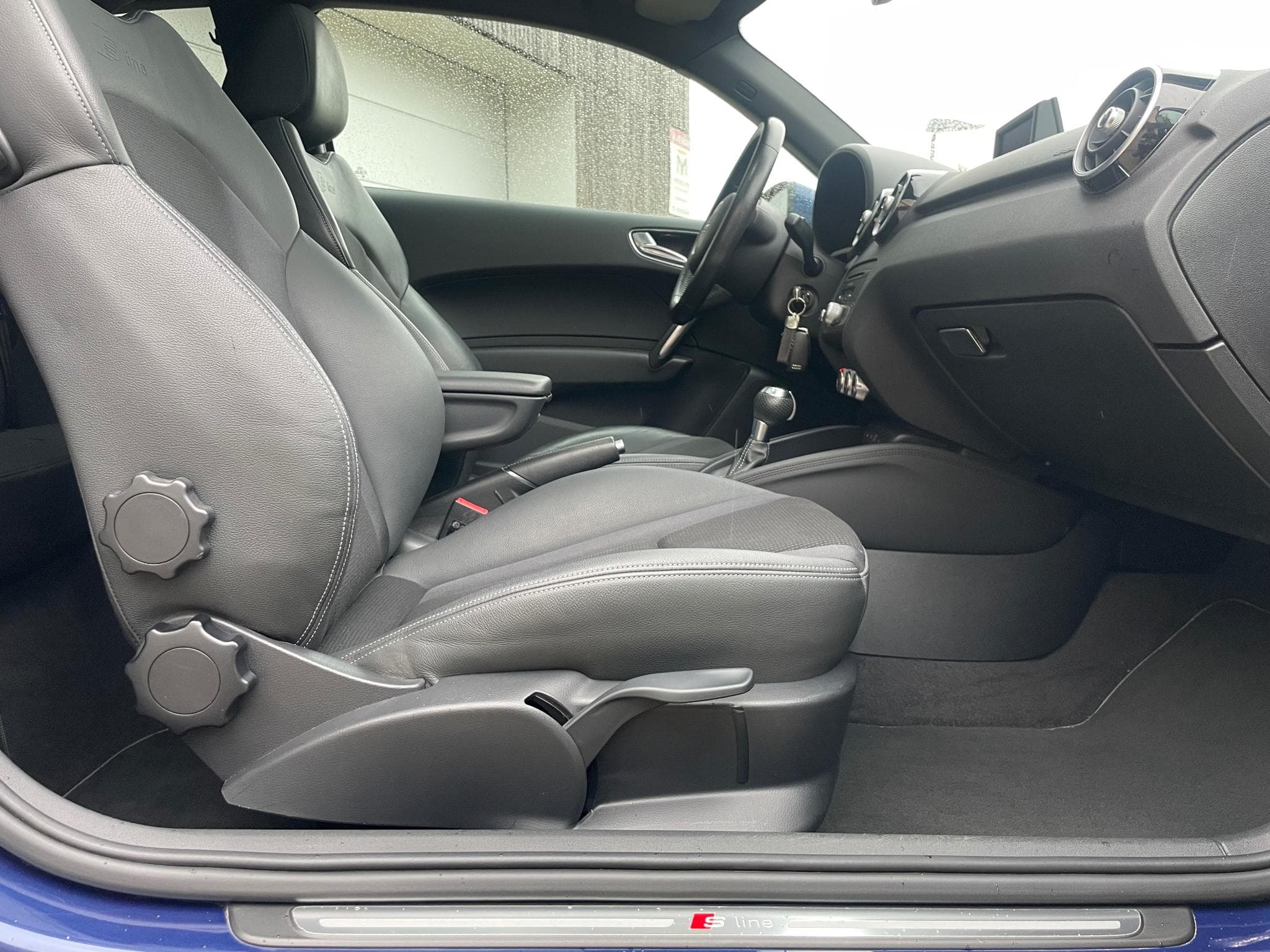 Audi A1 1.6 TDI S-line Automatik (2011) - Foto 4