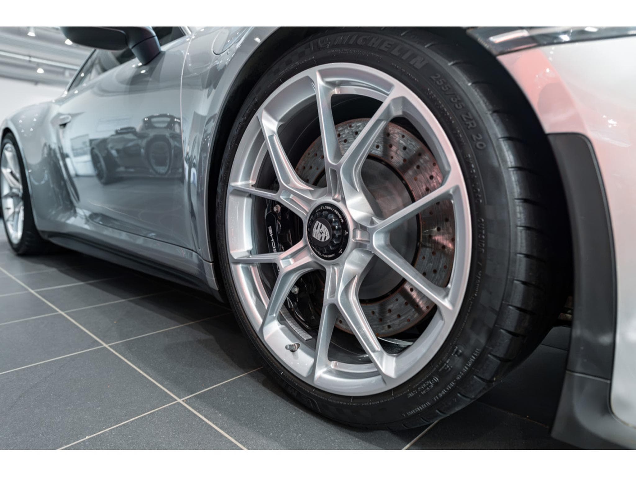 Porsche 911 GT3 Touring (2024) - Foto 8