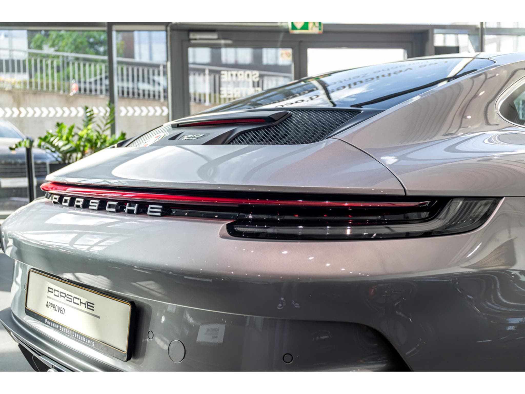 Porsche 911 GT3 Touring (2024) - Foto 7