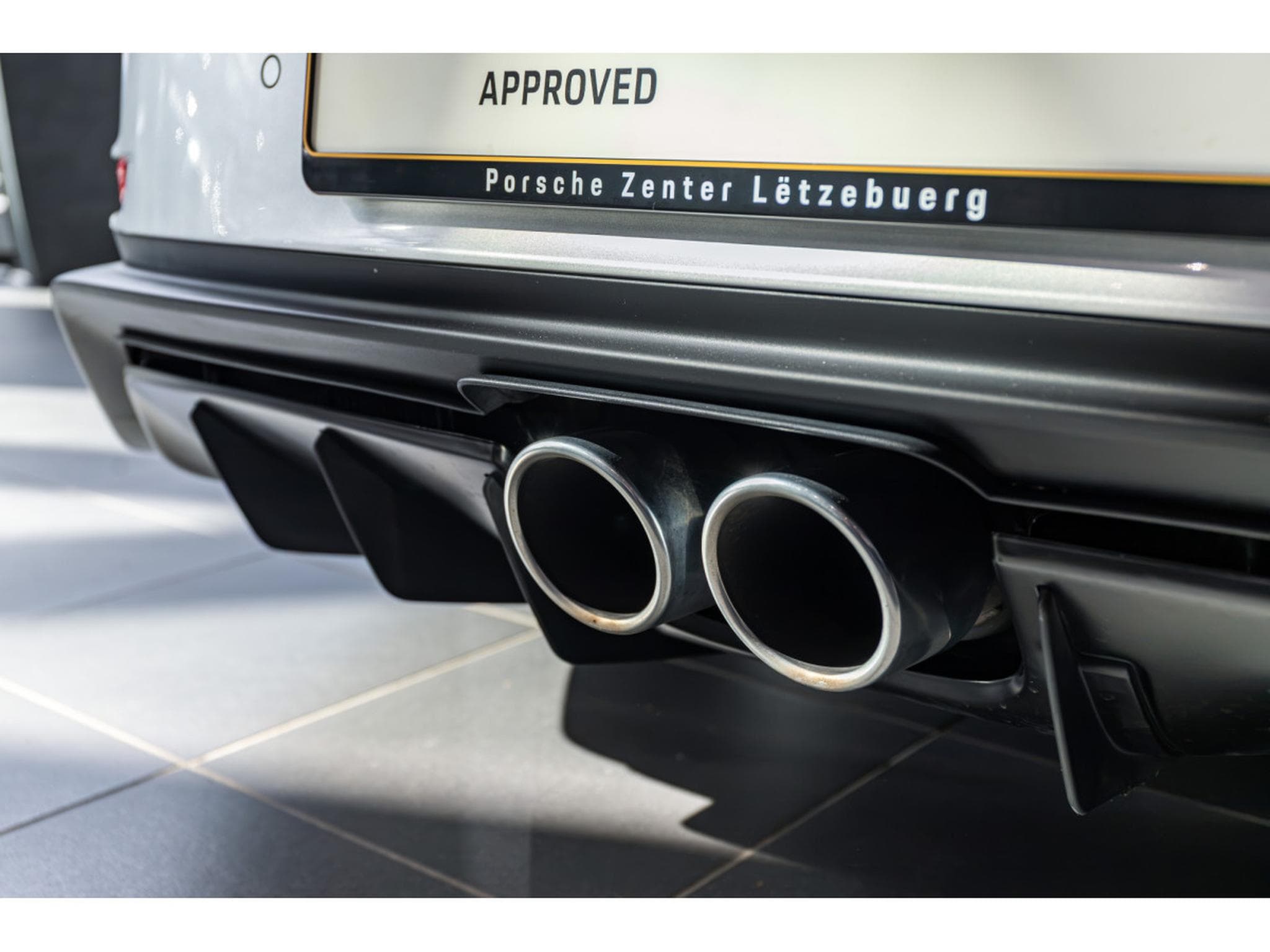 Porsche 911 GT3 Touring (2024) - Foto 11