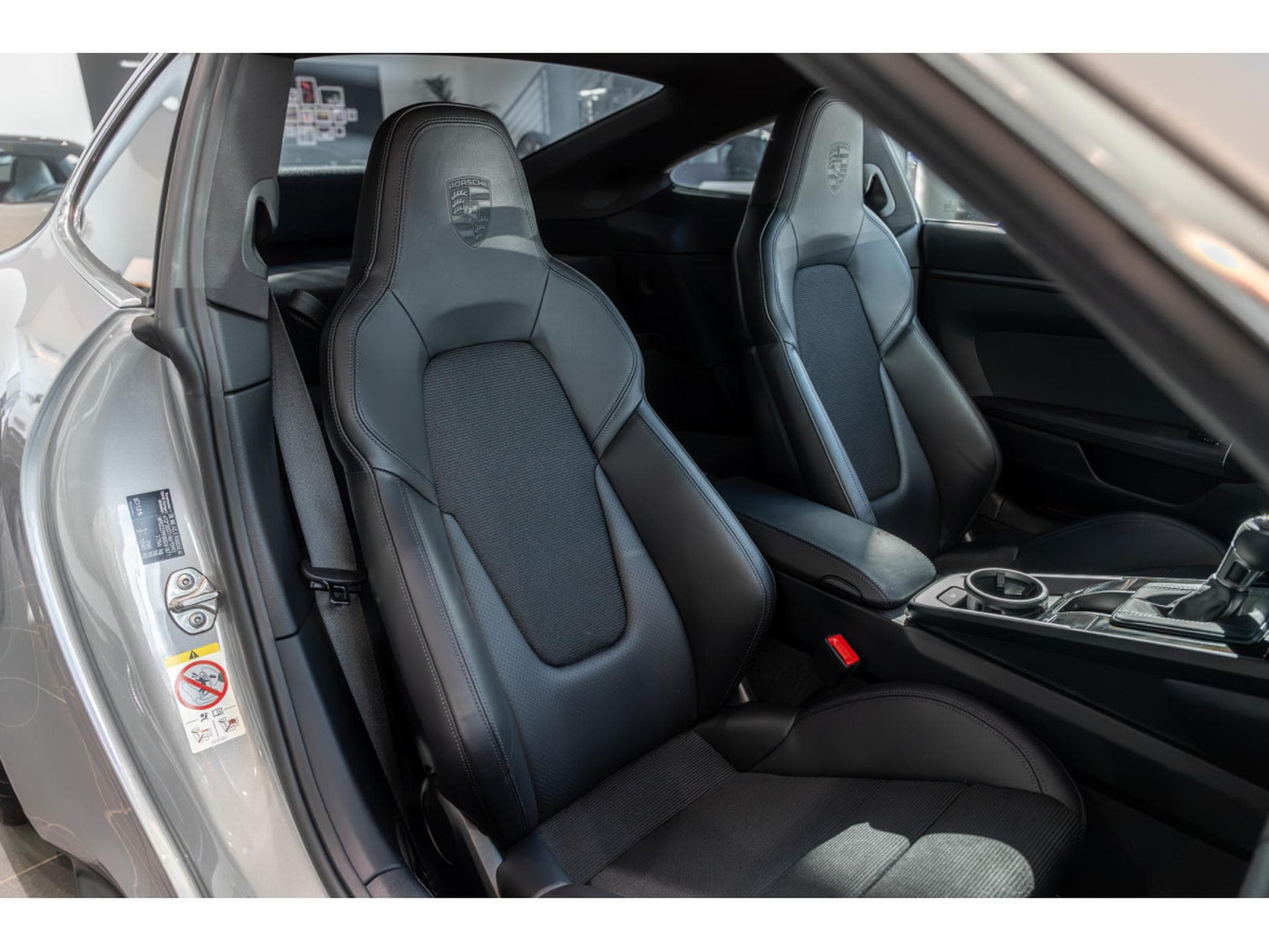 Porsche 911 GT3 Touring (2024) - Foto 13