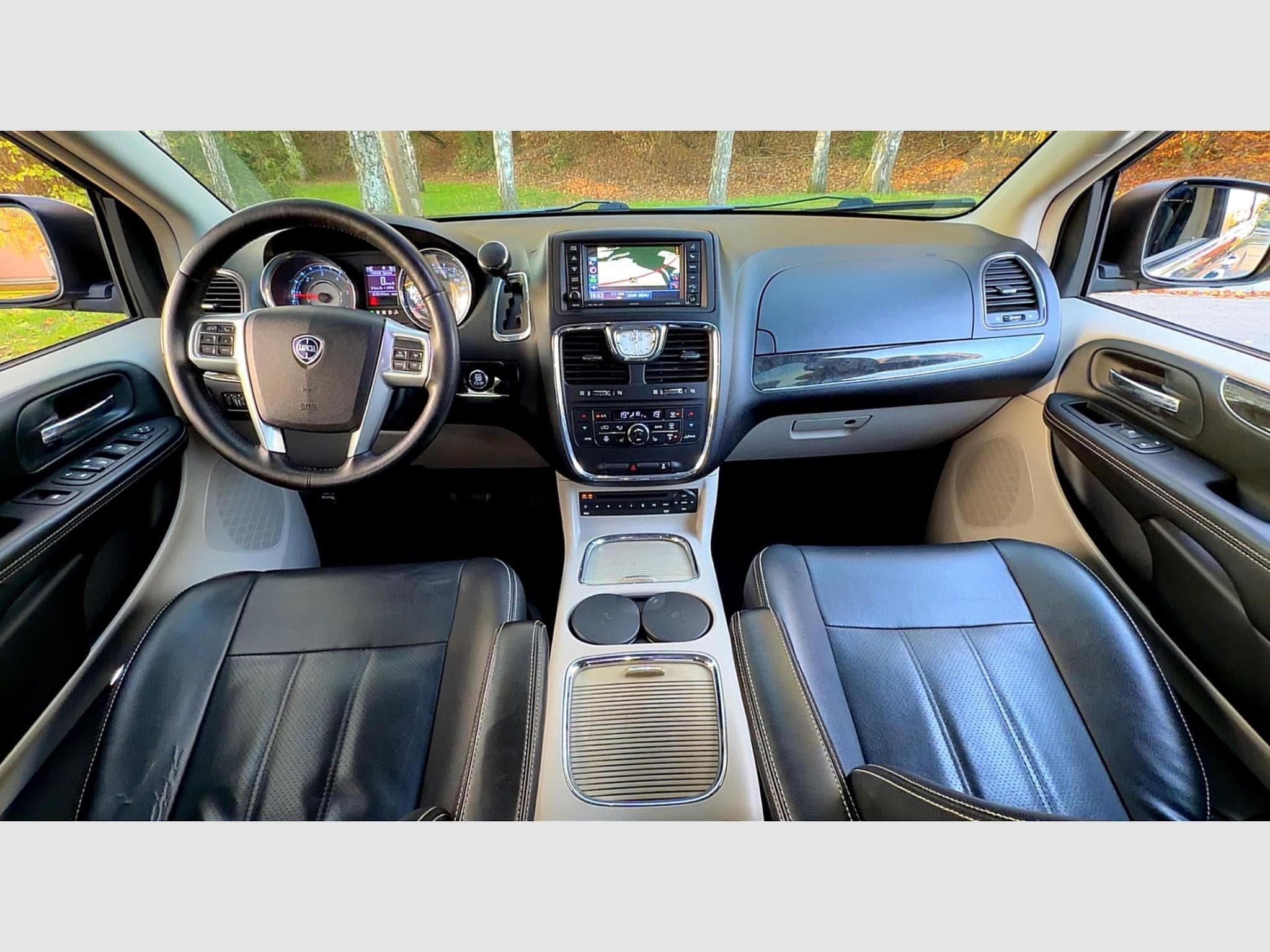 Lancia Voyager 2,8 crd Auto. (2012) - Photo 6