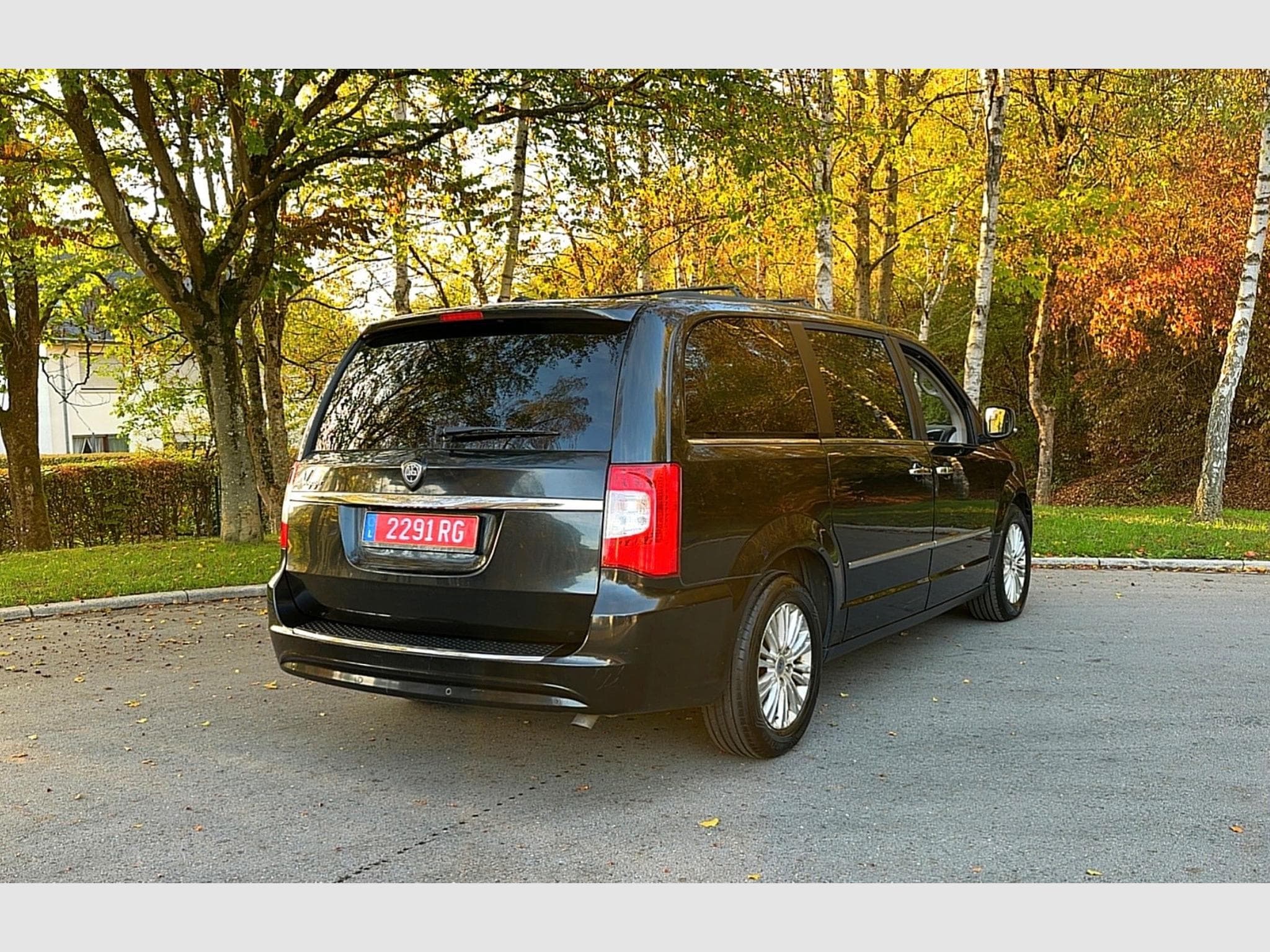 Lancia Voyager 2,8 crd Auto. (2012) - Photo 2