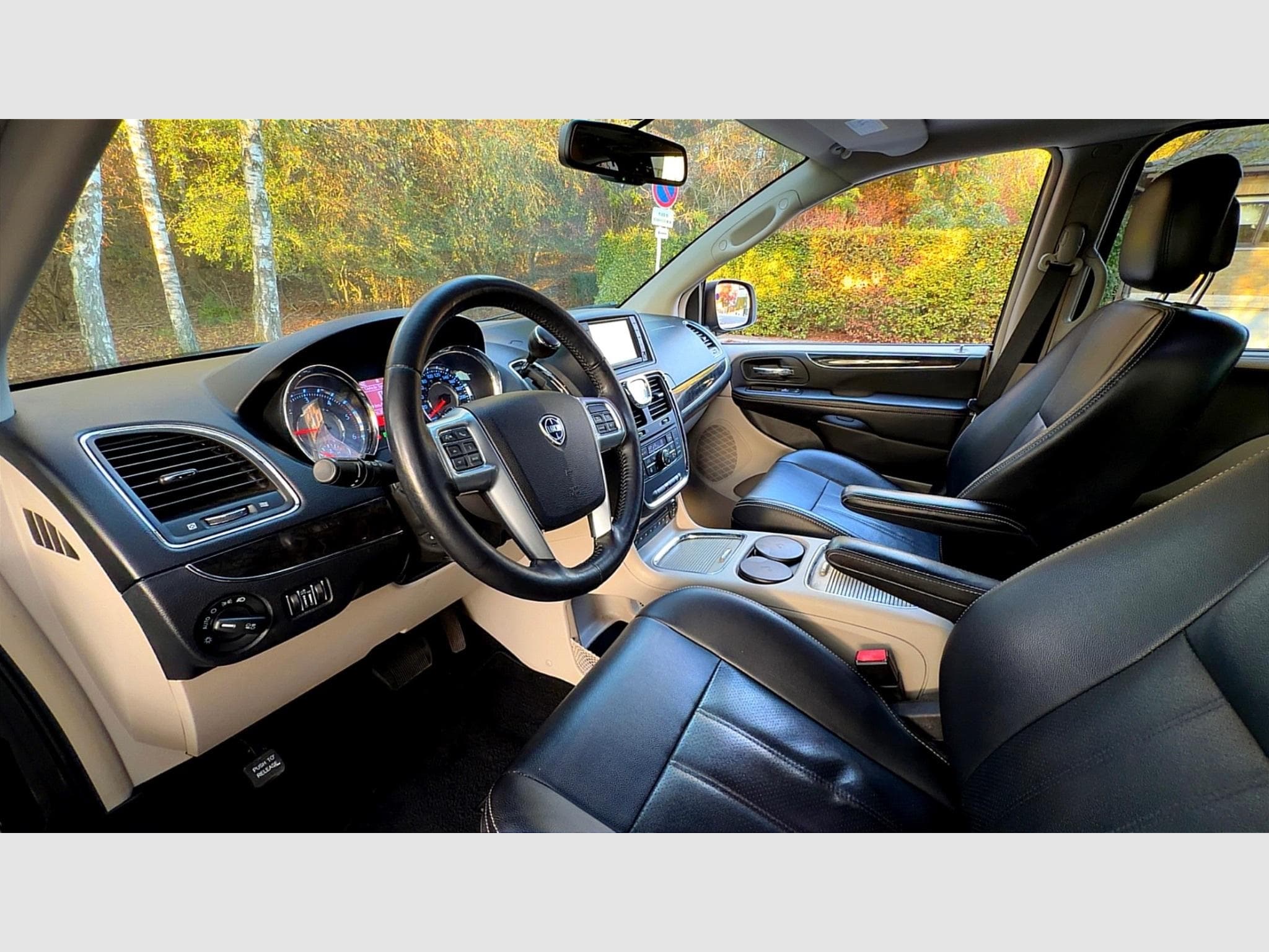 Lancia Voyager 2,8 crd Auto. (2012) - Photo 9